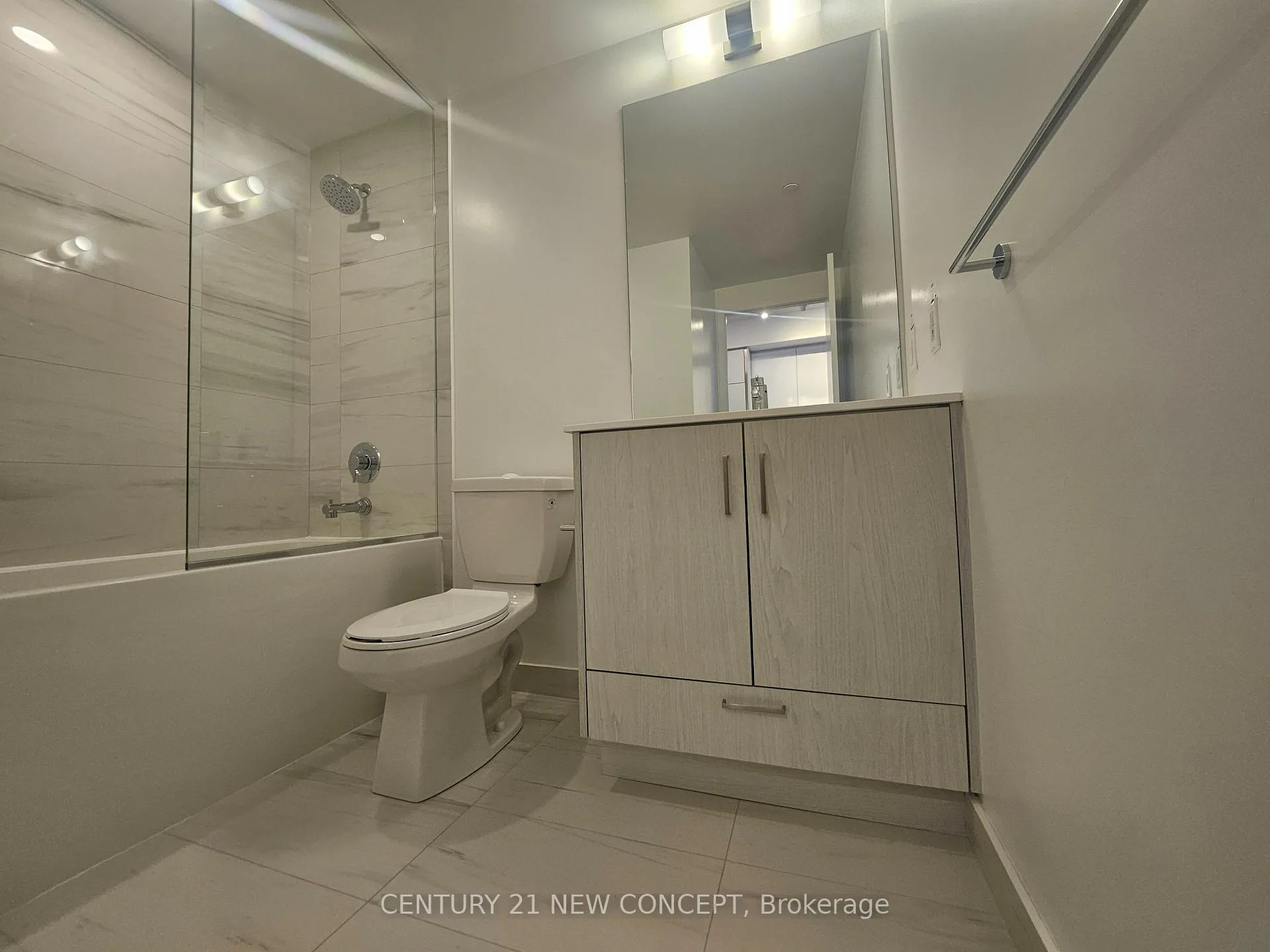 Photo 13 of Unit 2201, 180 Front Street E, Toronto, Moss Park — HOMEH