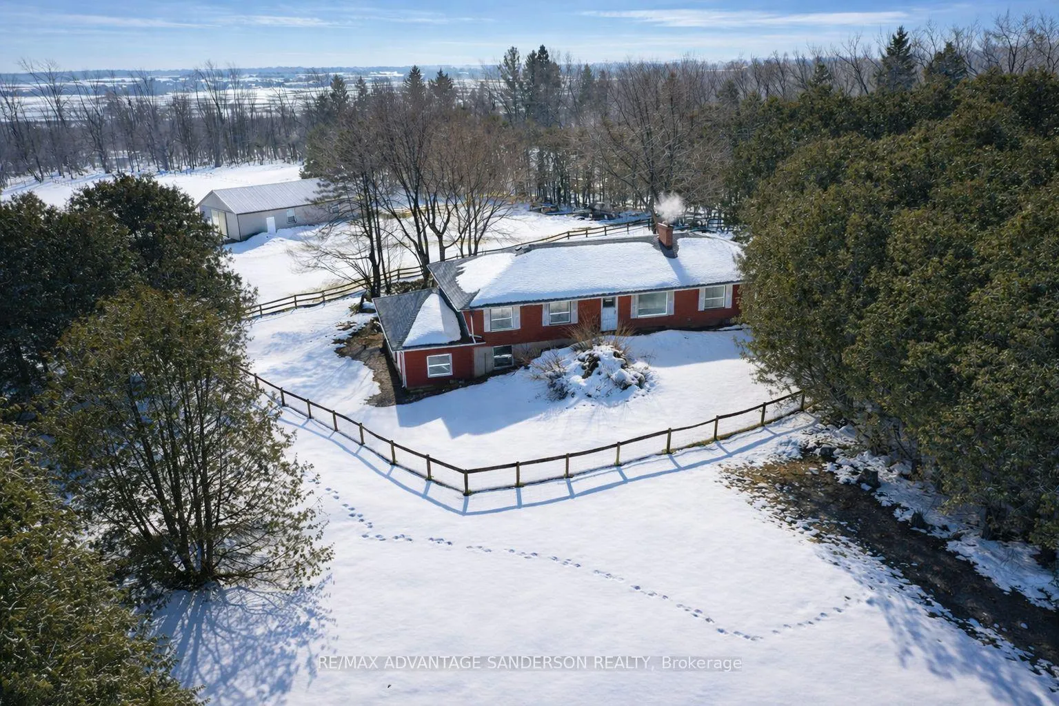 Photo 3 of 8201 Observatory Drive, Lucan Biddulph, Rural Lucan Biddulph — HOMEH