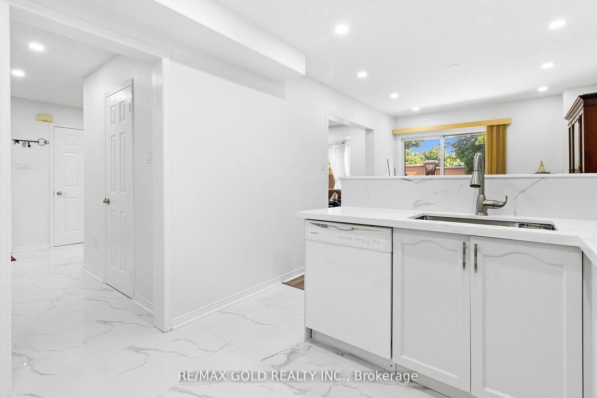 Photo 4 of 40 Blue Spruce Street, Brampton, Sandringham-Wellington — HOMEH