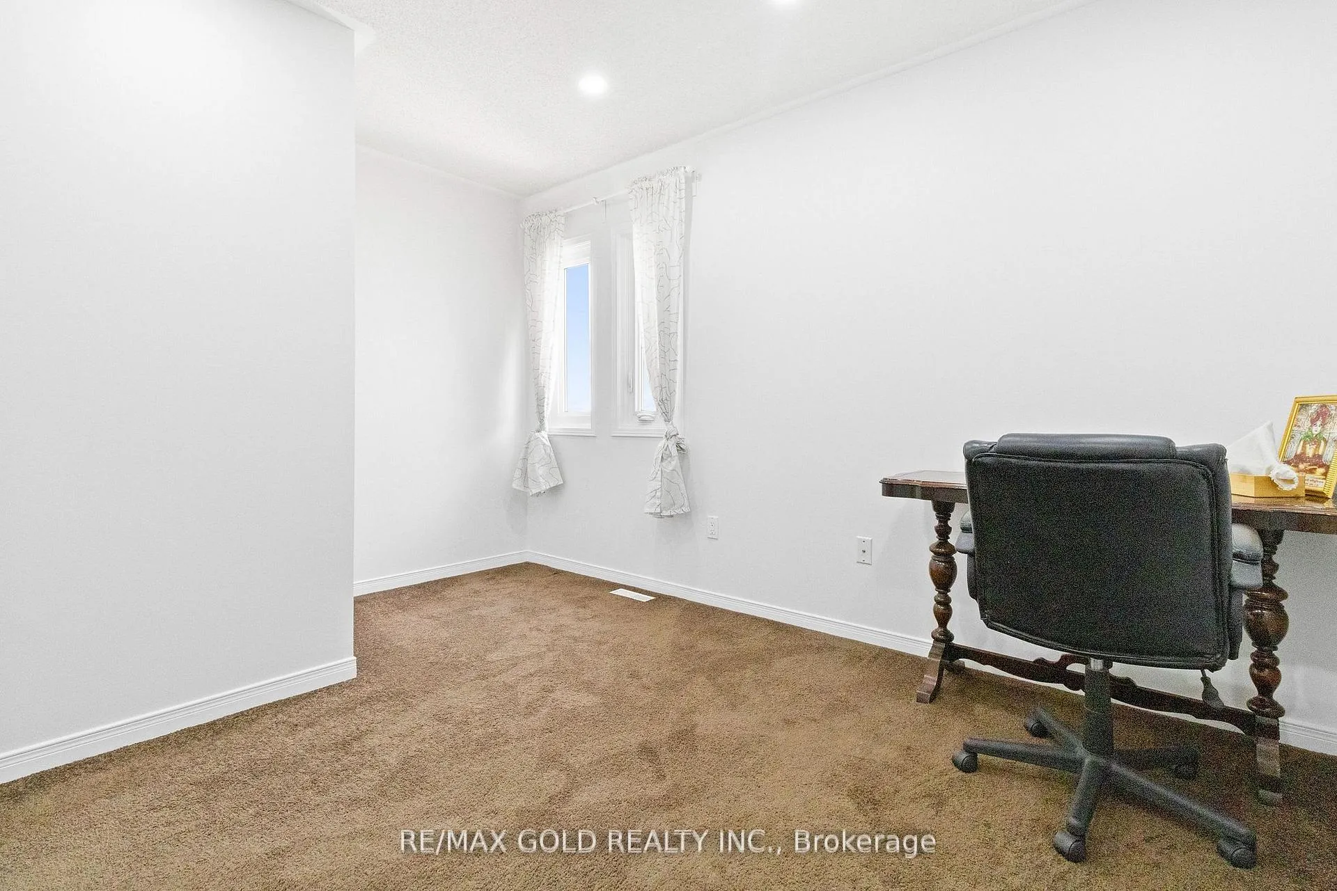 Photo 16 of 40 Blue Spruce Street, Brampton, Sandringham-Wellington — HOMEH