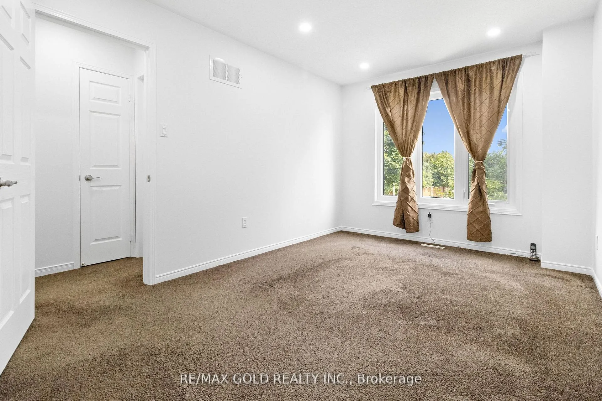 Photo 17 of 40 Blue Spruce Street, Brampton, Sandringham-Wellington — HOMEH