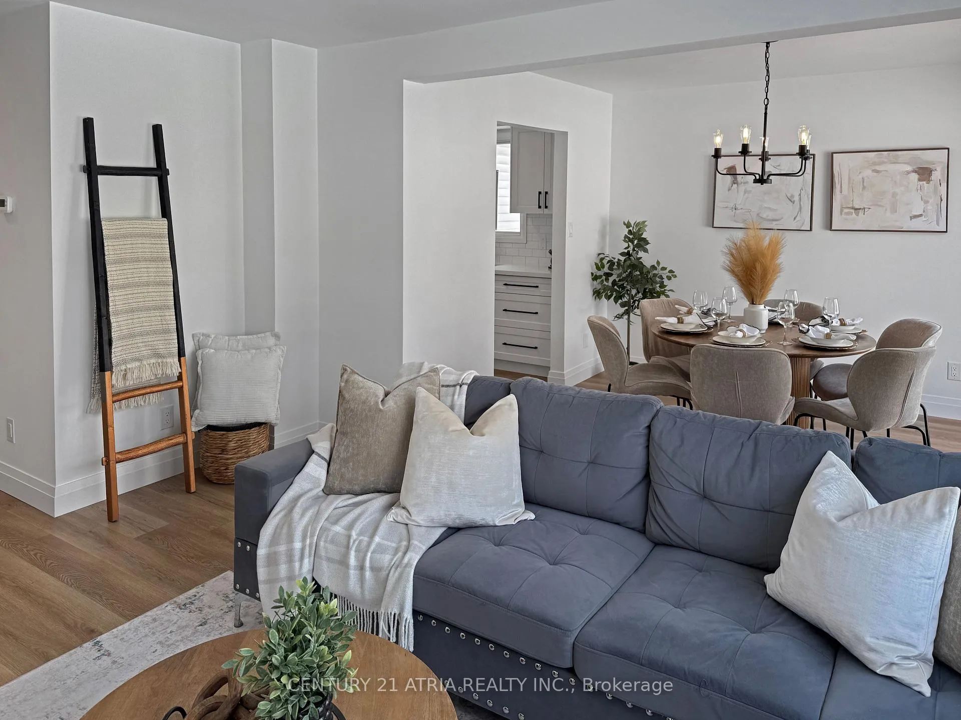 Photo 12 of 2260 Lynn Street, Innisfil, Stroud — HOMEH