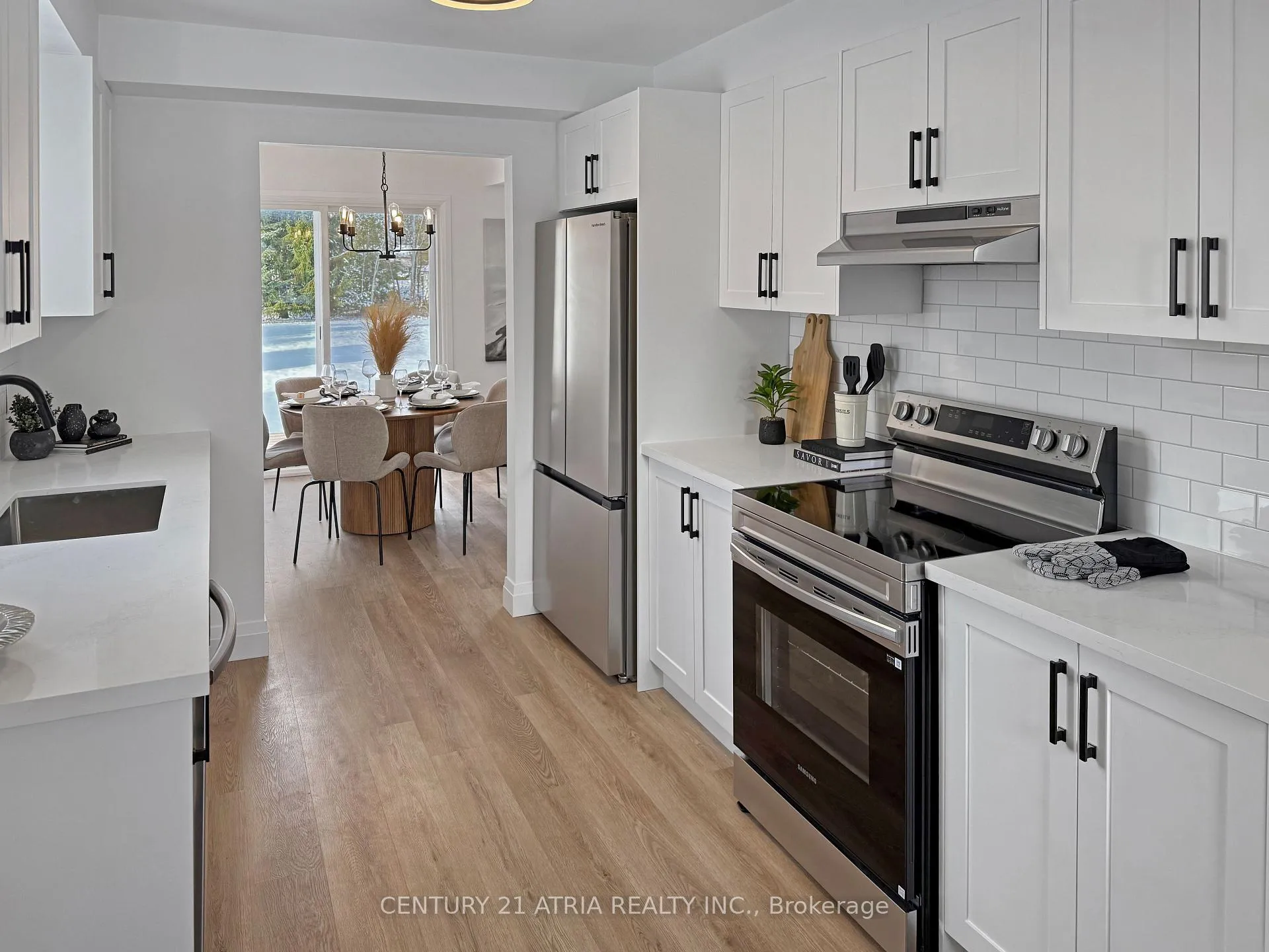 Photo 18 of 2260 Lynn Street, Innisfil, Stroud — HOMEH