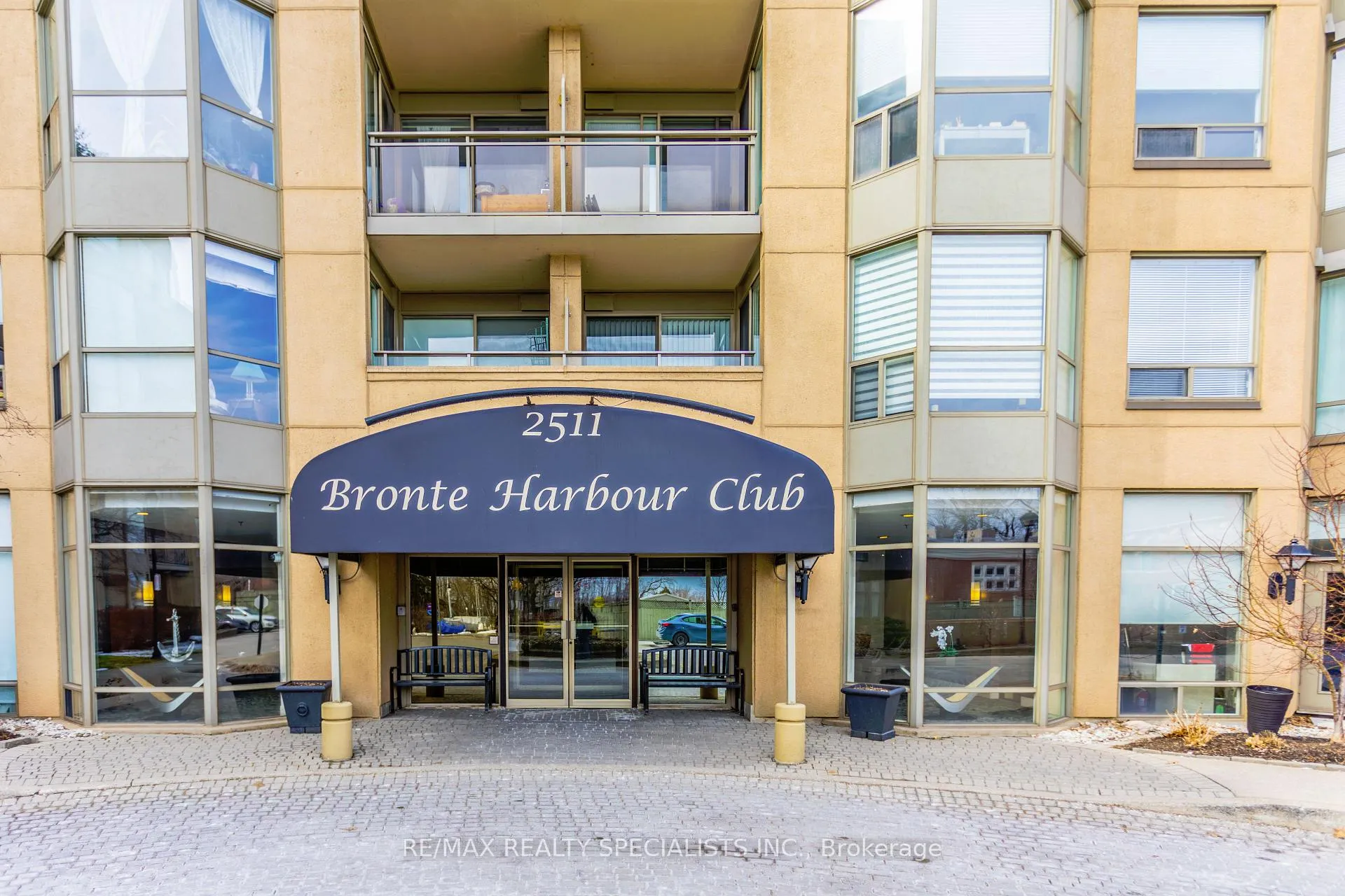 Photo 3 of Unit 708, 2511 Lakeshore Road W, Oakville, Bronte — HOMEH