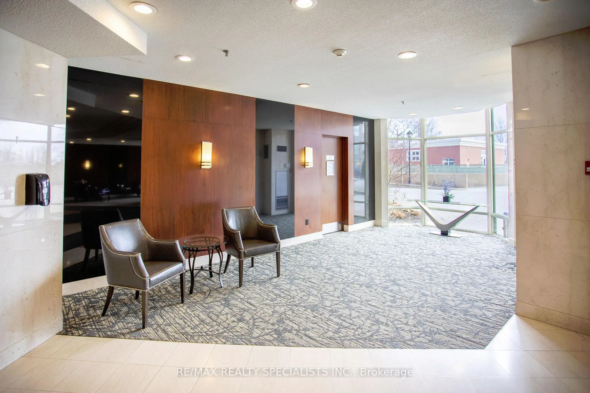 Photo 5 of Unit 708, 2511 Lakeshore Road W, Oakville, Bronte — HOMEH