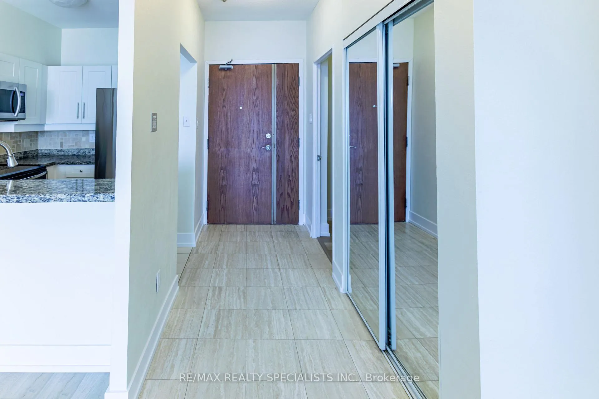 Photo 8 of Unit 708, 2511 Lakeshore Road W, Oakville, Bronte — HOMEH