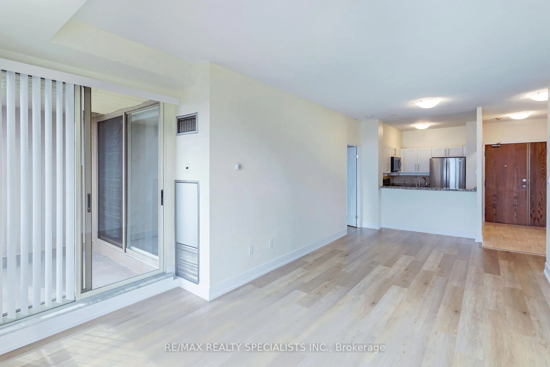 Photo 10 of Unit 708, 2511 Lakeshore Road W, Oakville, Bronte — HOMEH