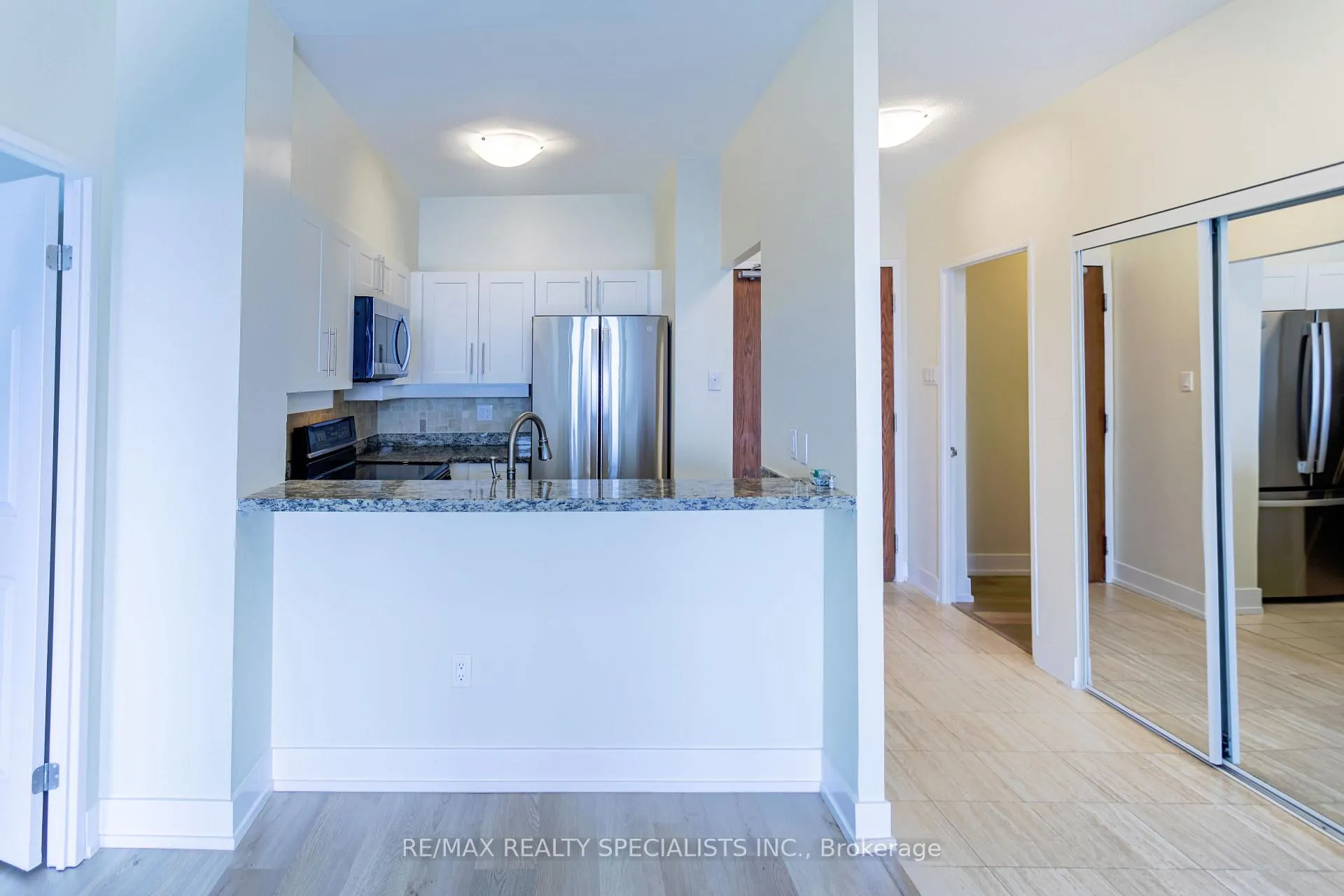 Photo 17 of Unit 708, 2511 Lakeshore Road W, Oakville, Bronte — HOMEH