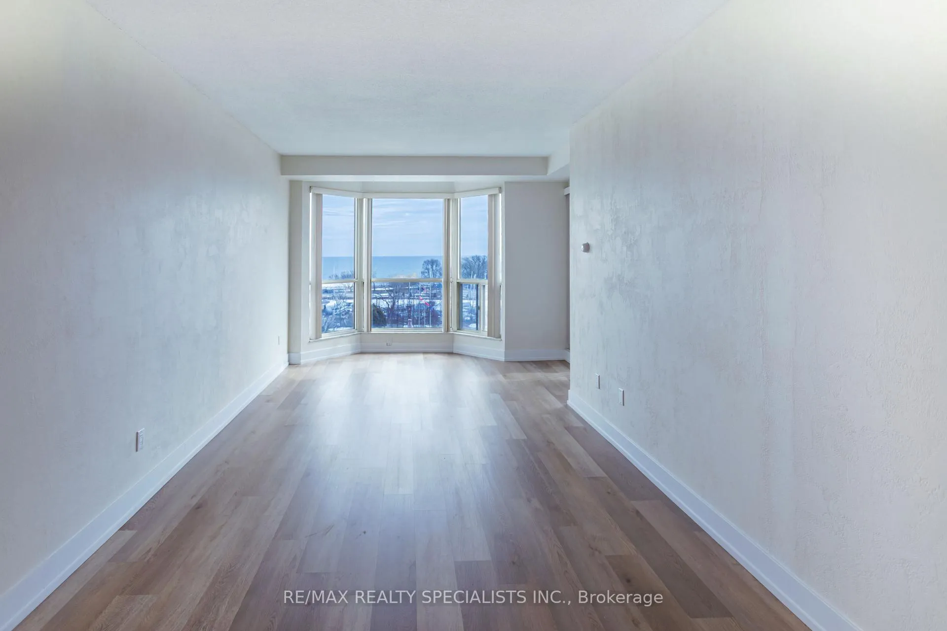 Photo 18 of Unit 708, 2511 Lakeshore Road W, Oakville, Bronte — HOMEH