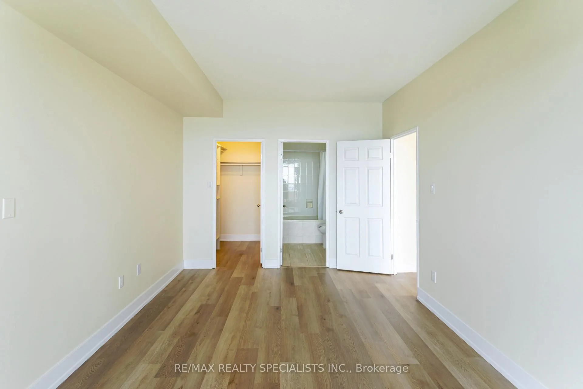 Photo 20 of Unit 708, 2511 Lakeshore Road W, Oakville, Bronte — HOMEH