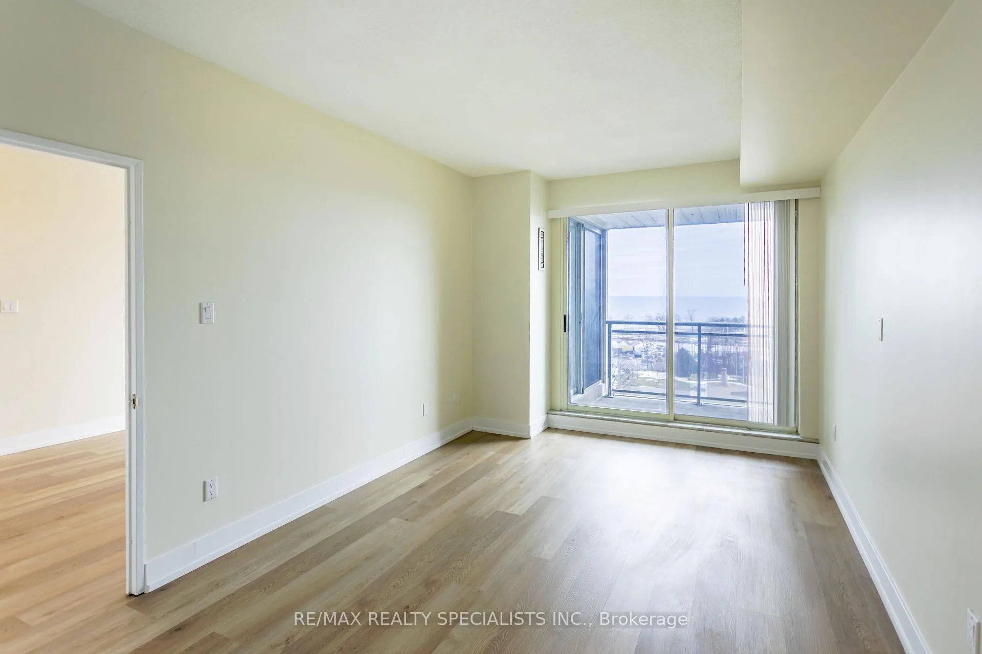 Photo 21 of Unit 708, 2511 Lakeshore Road W, Oakville, Bronte — HOMEH