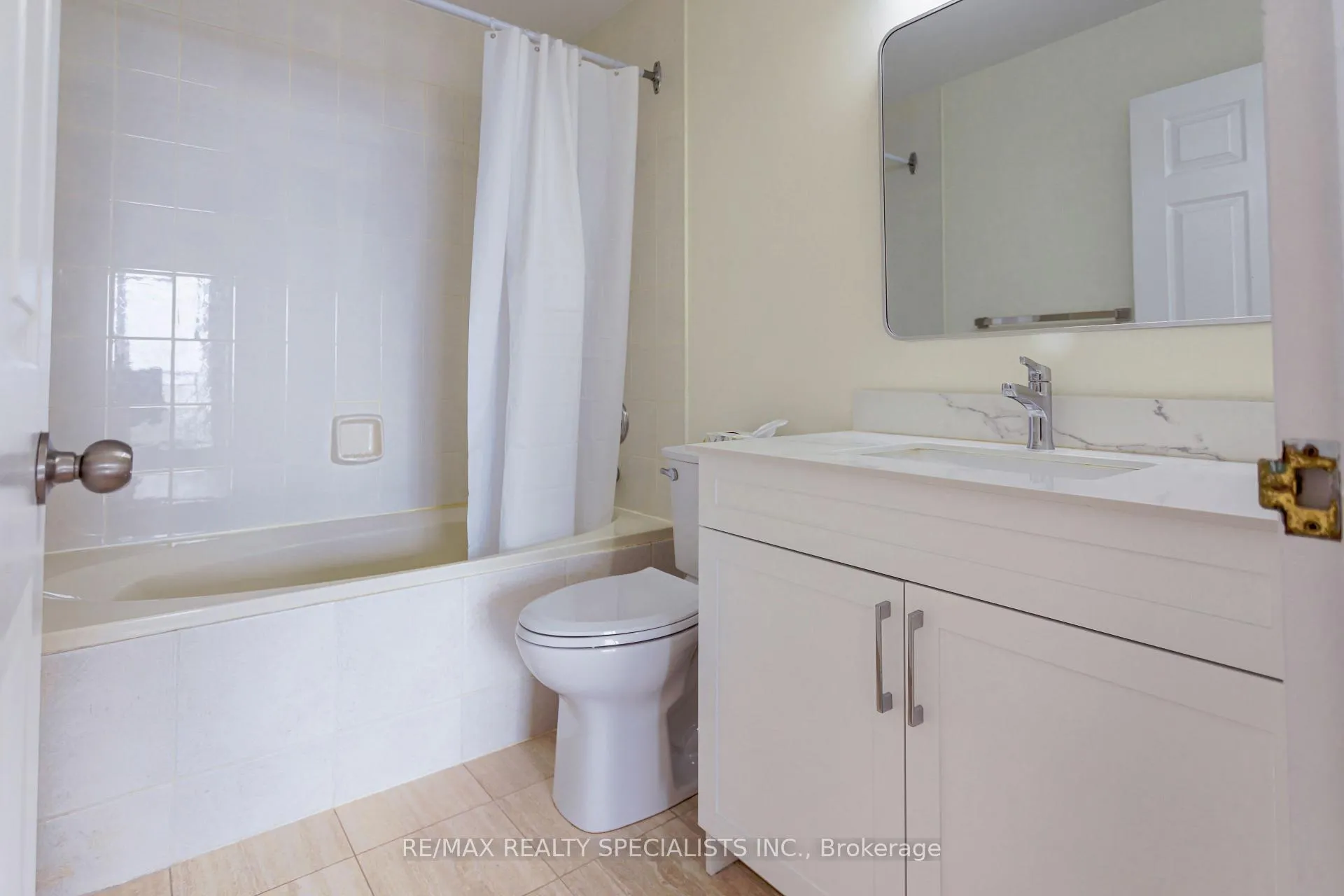 Photo 23 of Unit 708, 2511 Lakeshore Road W, Oakville, Bronte — HOMEH