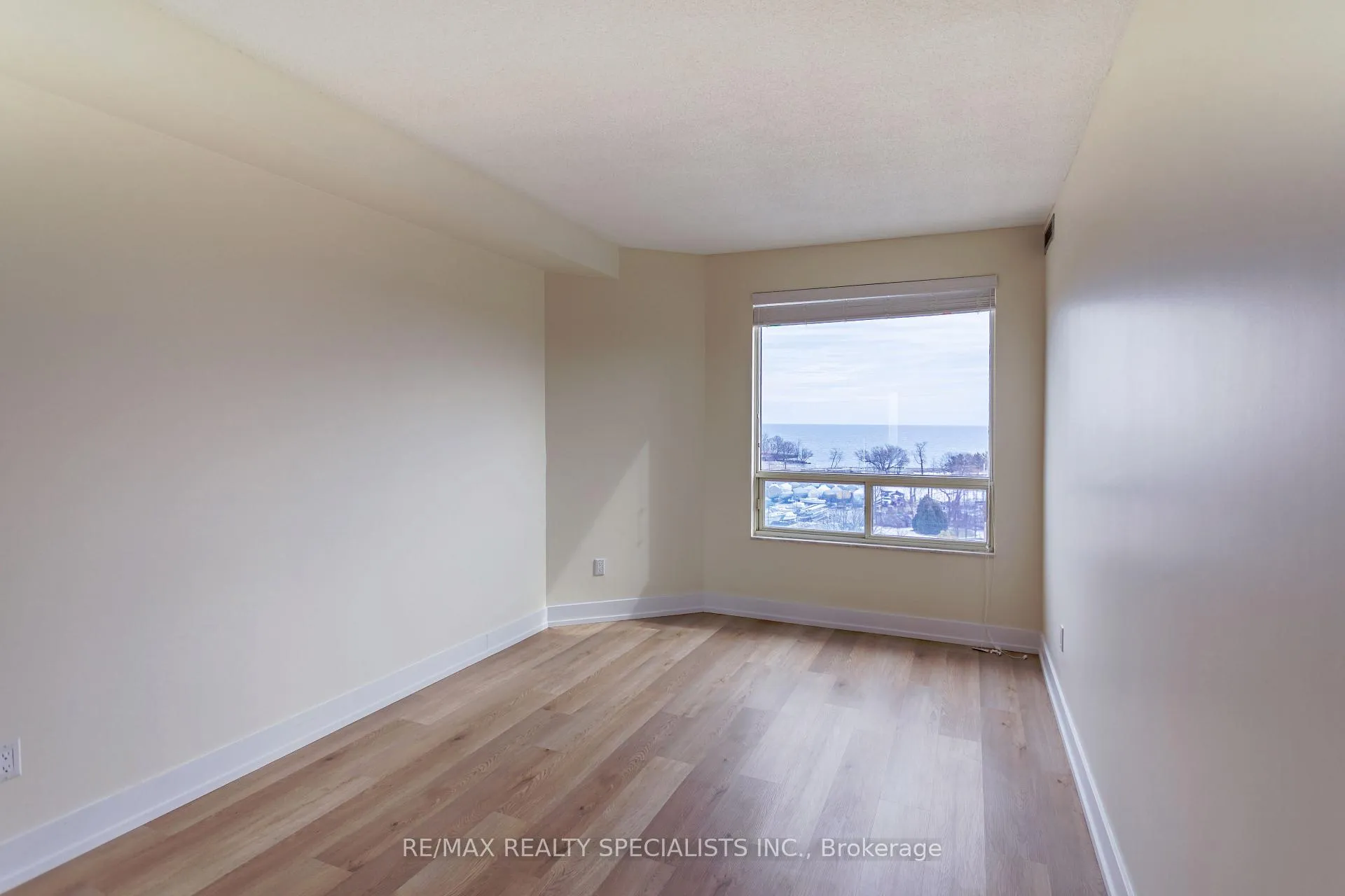 Photo 25 of Unit 708, 2511 Lakeshore Road W, Oakville, Bronte — HOMEH