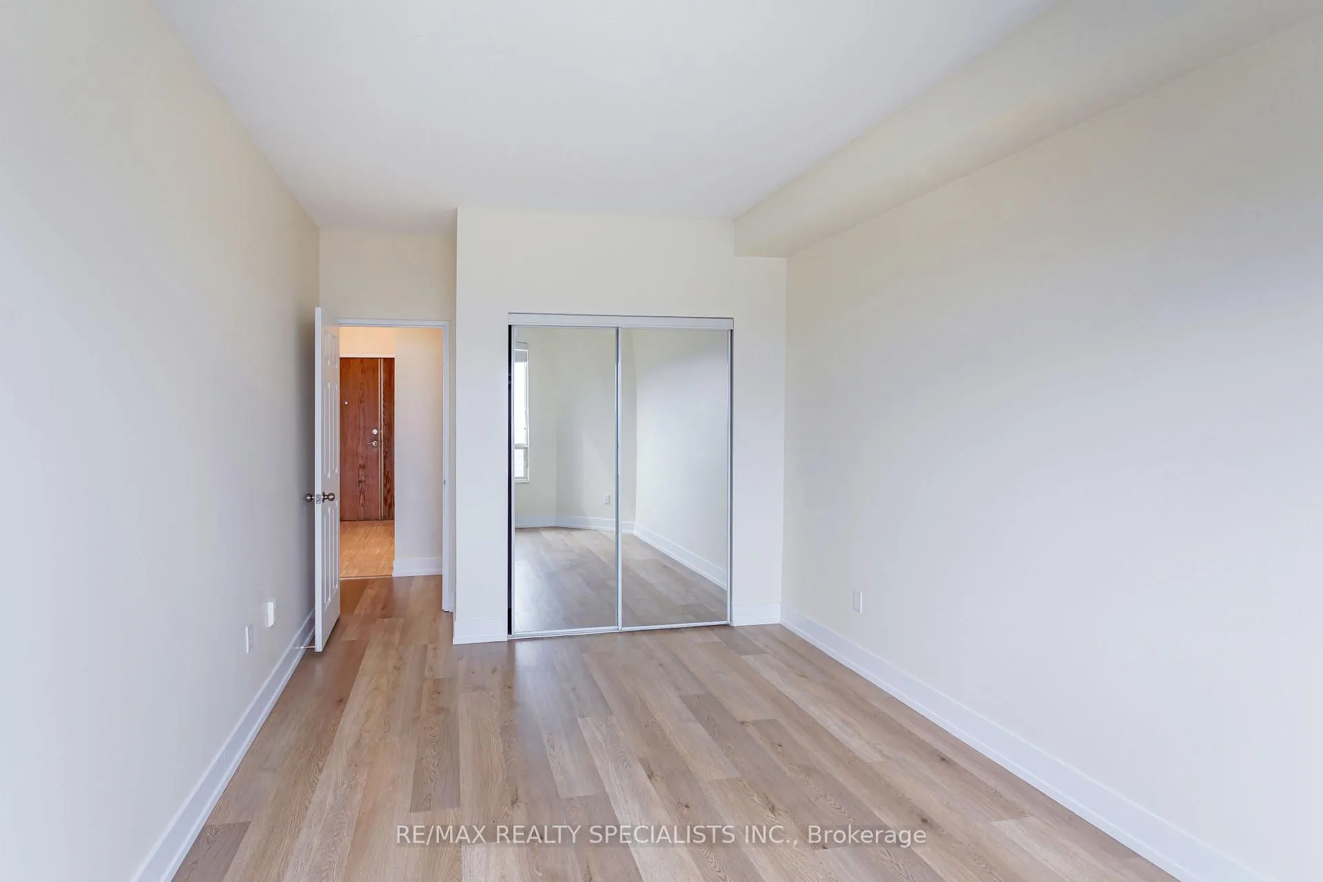 Photo 26 of Unit 708, 2511 Lakeshore Road W, Oakville, Bronte — HOMEH