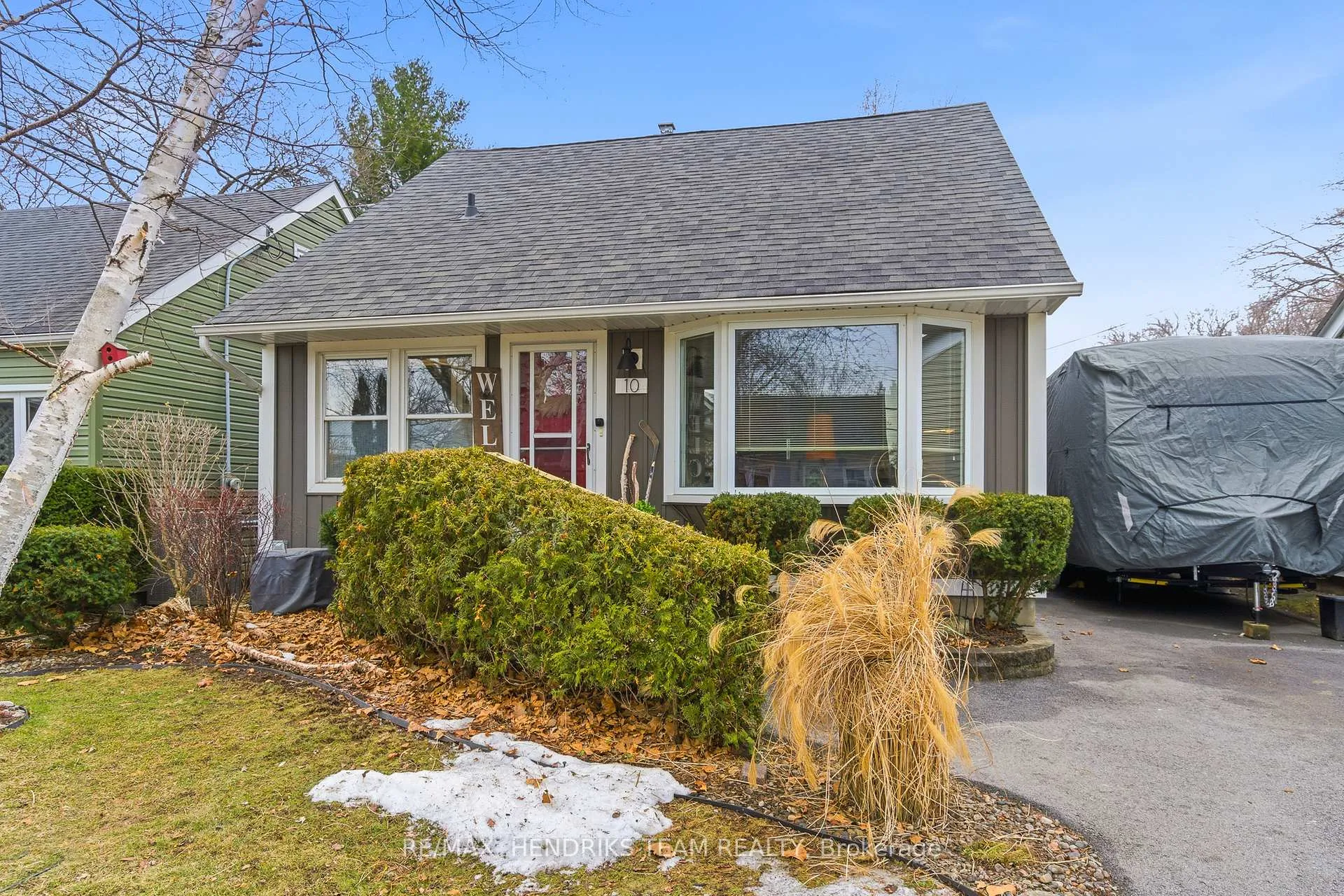 Photo 2 of 10 Alice Street, St. Catharines, Haig — HOMEH
