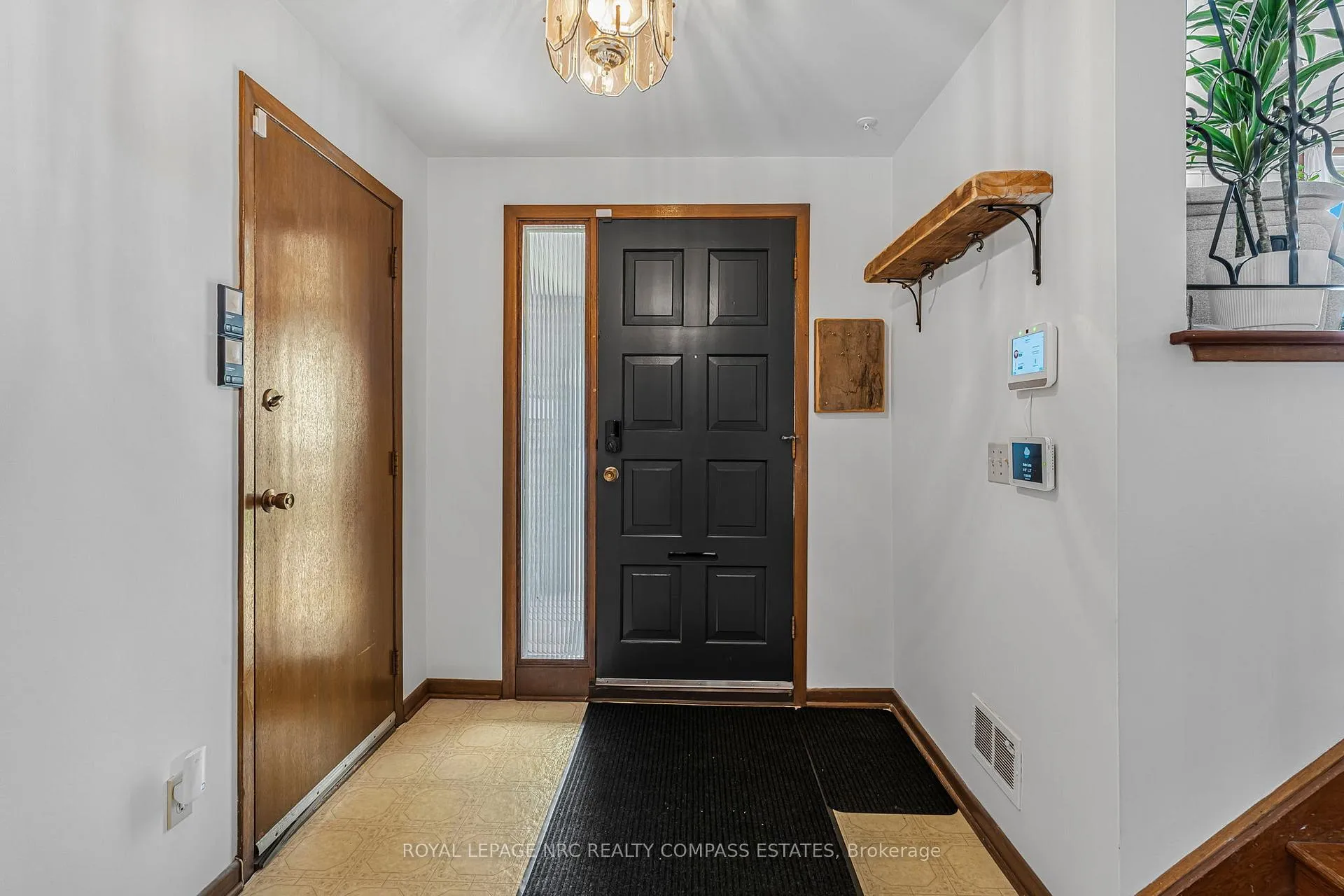 Photo 3 of 20 Prince Philip Drive, St. Catharines, Vine/Linwell — HOMEH