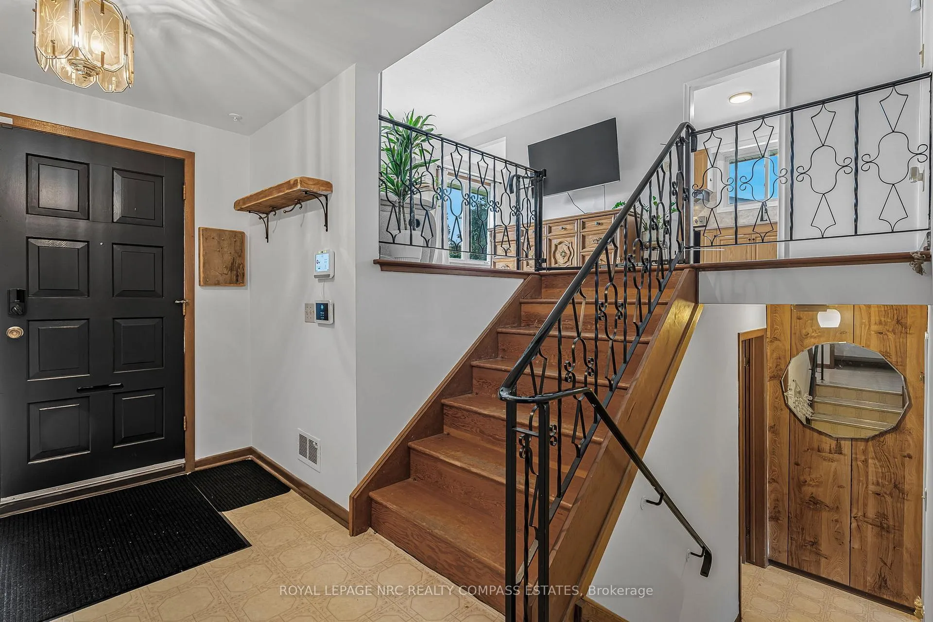 Photo 4 of 20 Prince Philip Drive, St. Catharines, Vine/Linwell — HOMEH