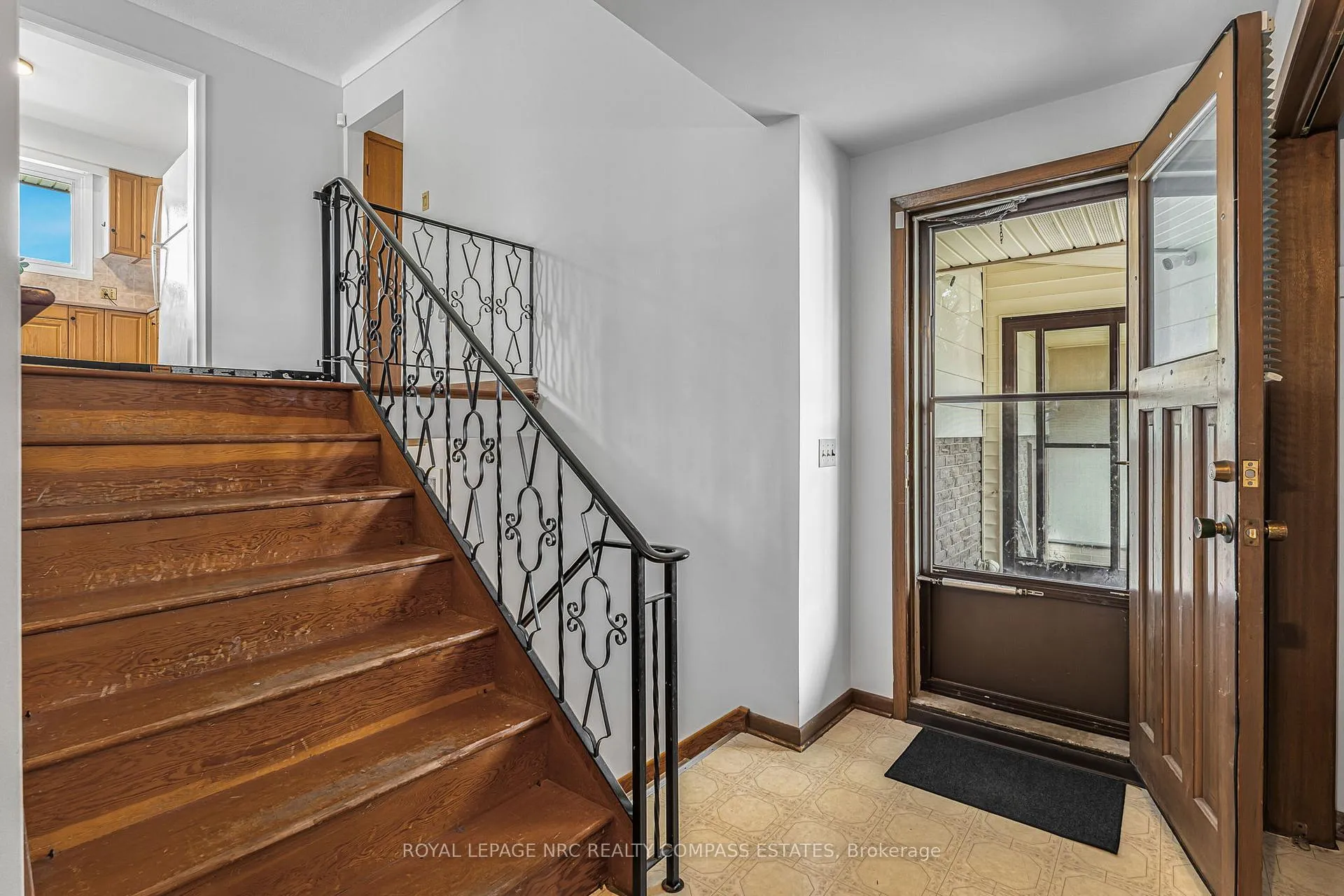 Photo 5 of 20 Prince Philip Drive, St. Catharines, Vine/Linwell — HOMEH