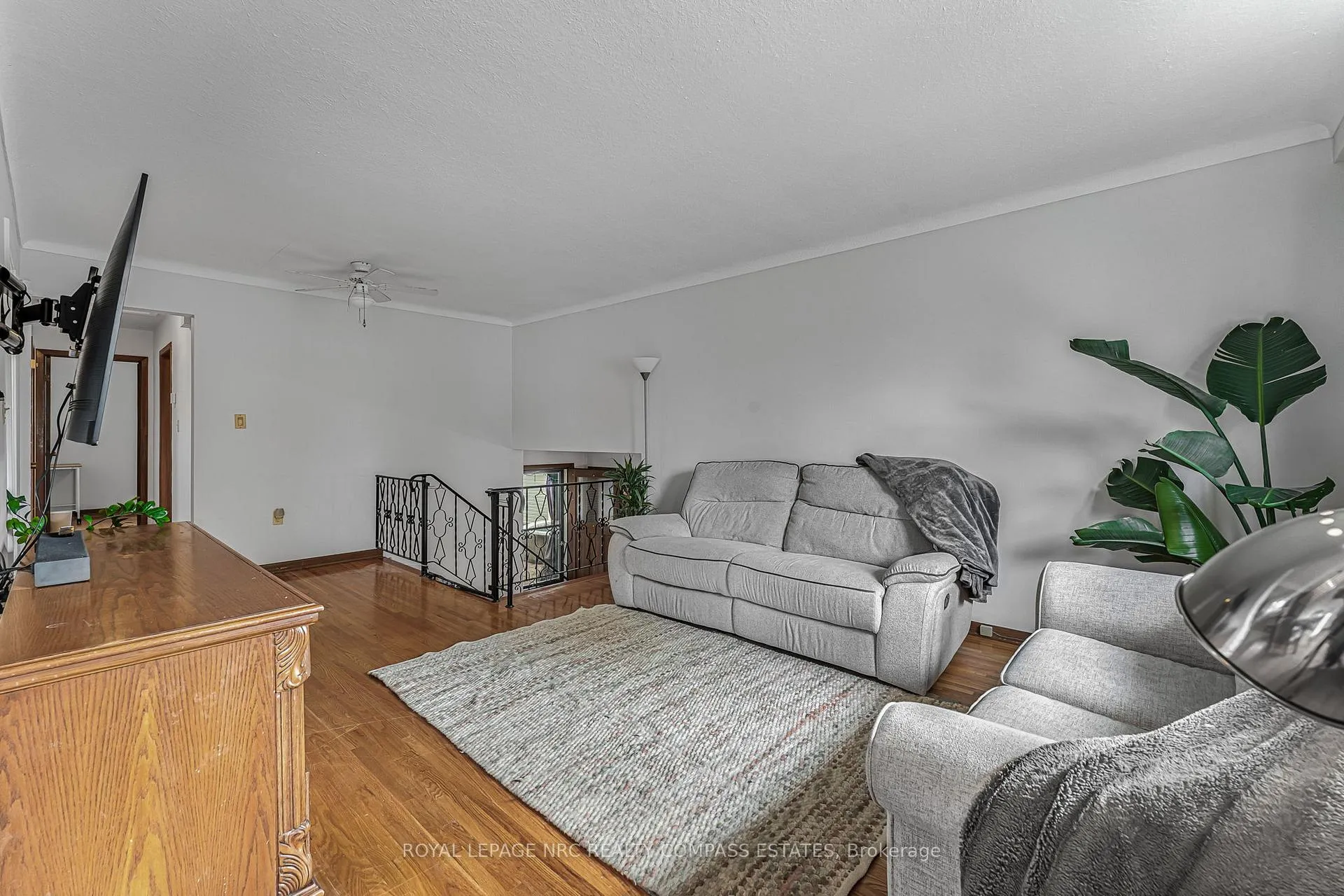Photo 9 of 20 Prince Philip Drive, St. Catharines, Vine/Linwell — HOMEH