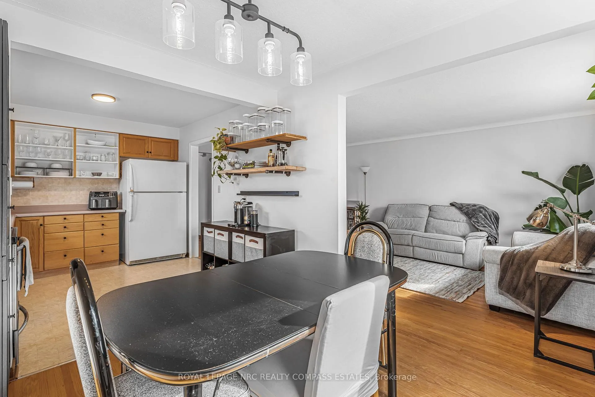 Photo 11 of 20 Prince Philip Drive, St. Catharines, Vine/Linwell — HOMEH