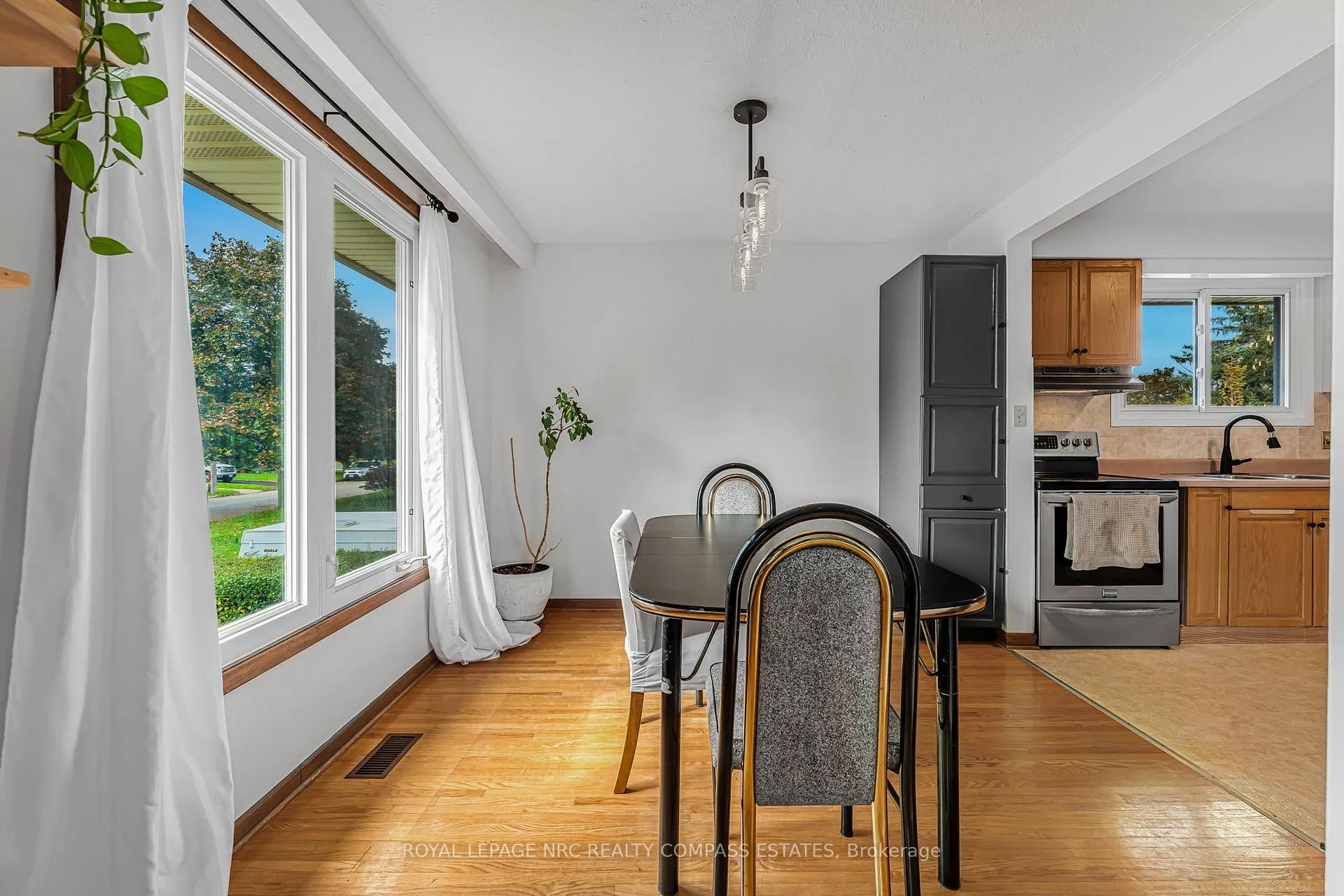Photo 13 of 20 Prince Philip Drive, St. Catharines, Vine/Linwell — HOMEH