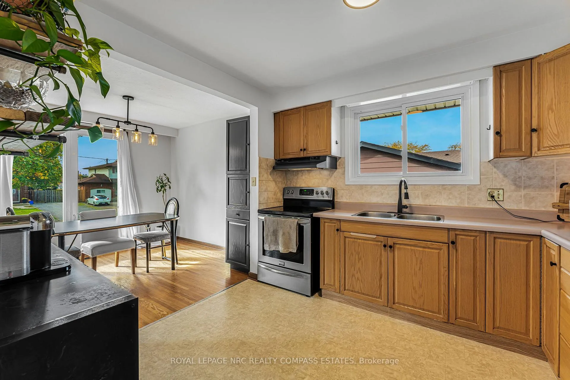 Photo 15 of 20 Prince Philip Drive, St. Catharines, Vine/Linwell — HOMEH