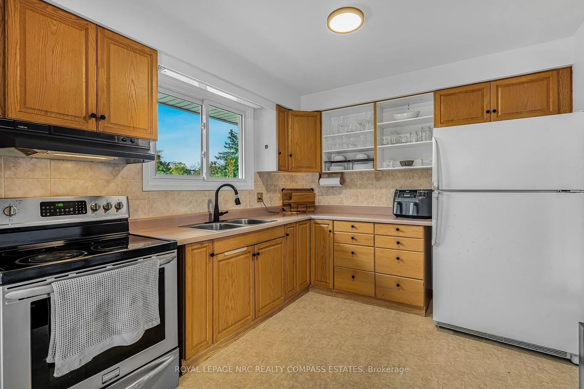 Photo 16 of 20 Prince Philip Drive, St. Catharines, Vine/Linwell — HOMEH