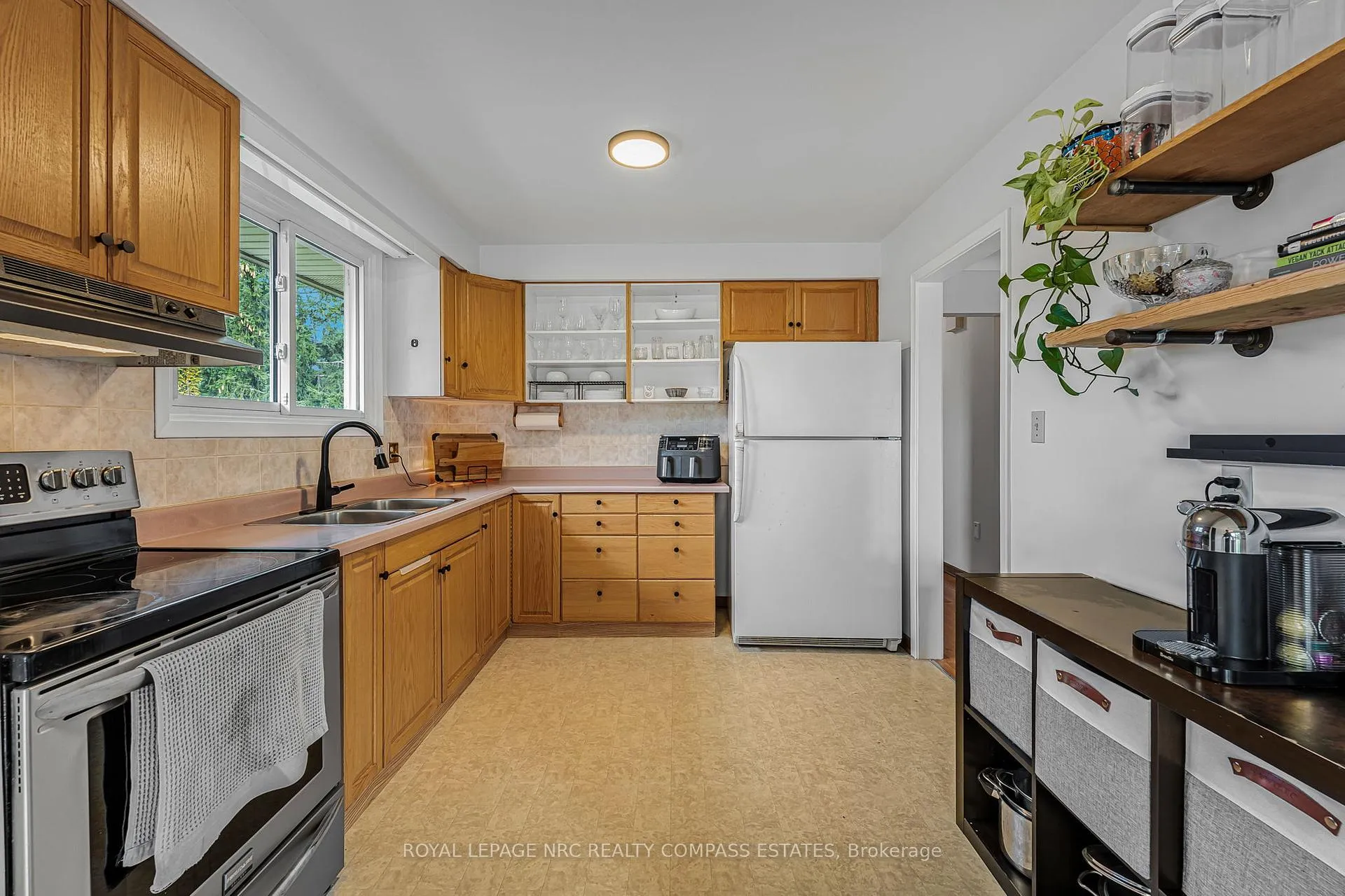 Photo 17 of 20 Prince Philip Drive, St. Catharines, Vine/Linwell — HOMEH