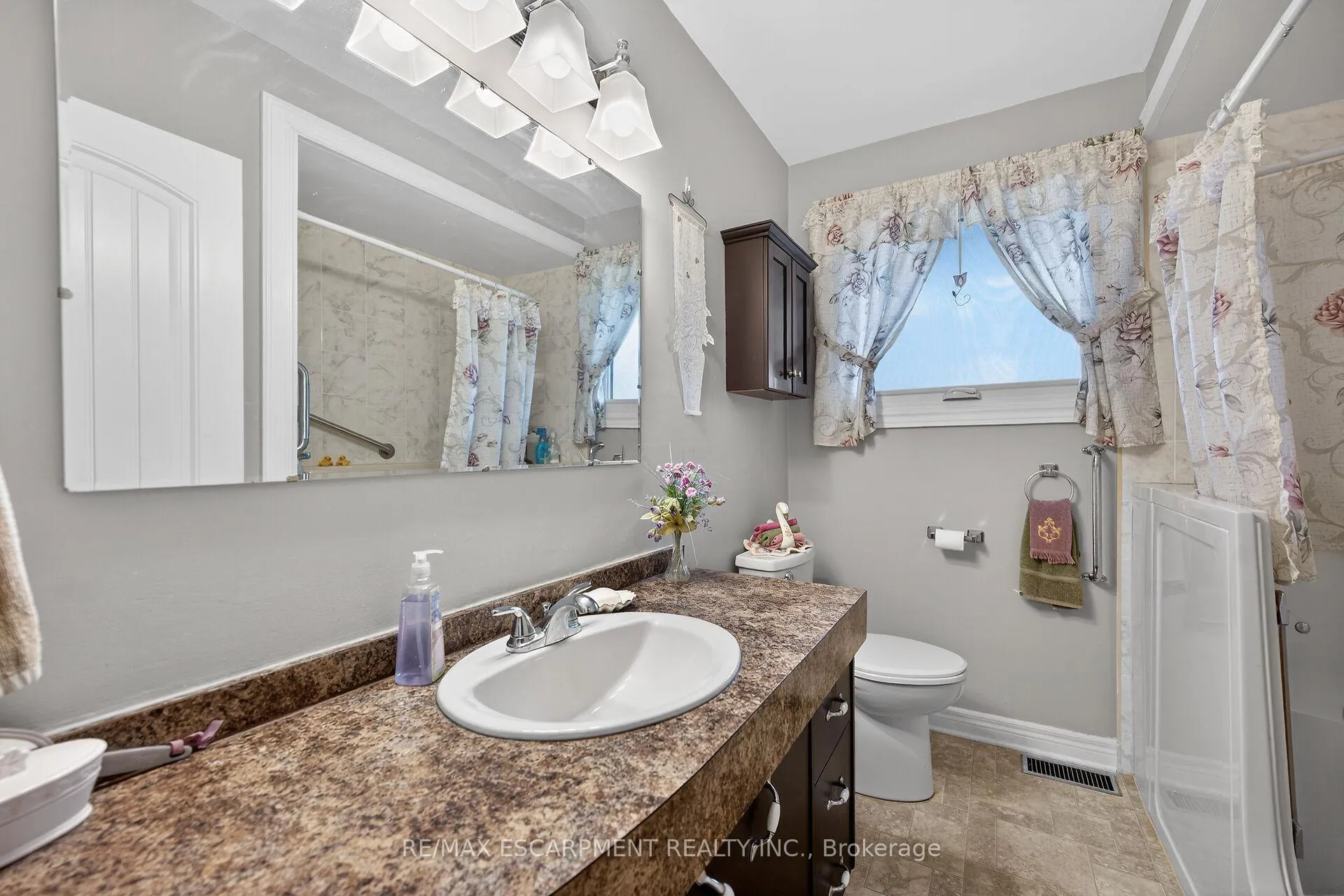 Photo 26 of 814 Cedar Street, Haldimand, Dunnville — HOMEH