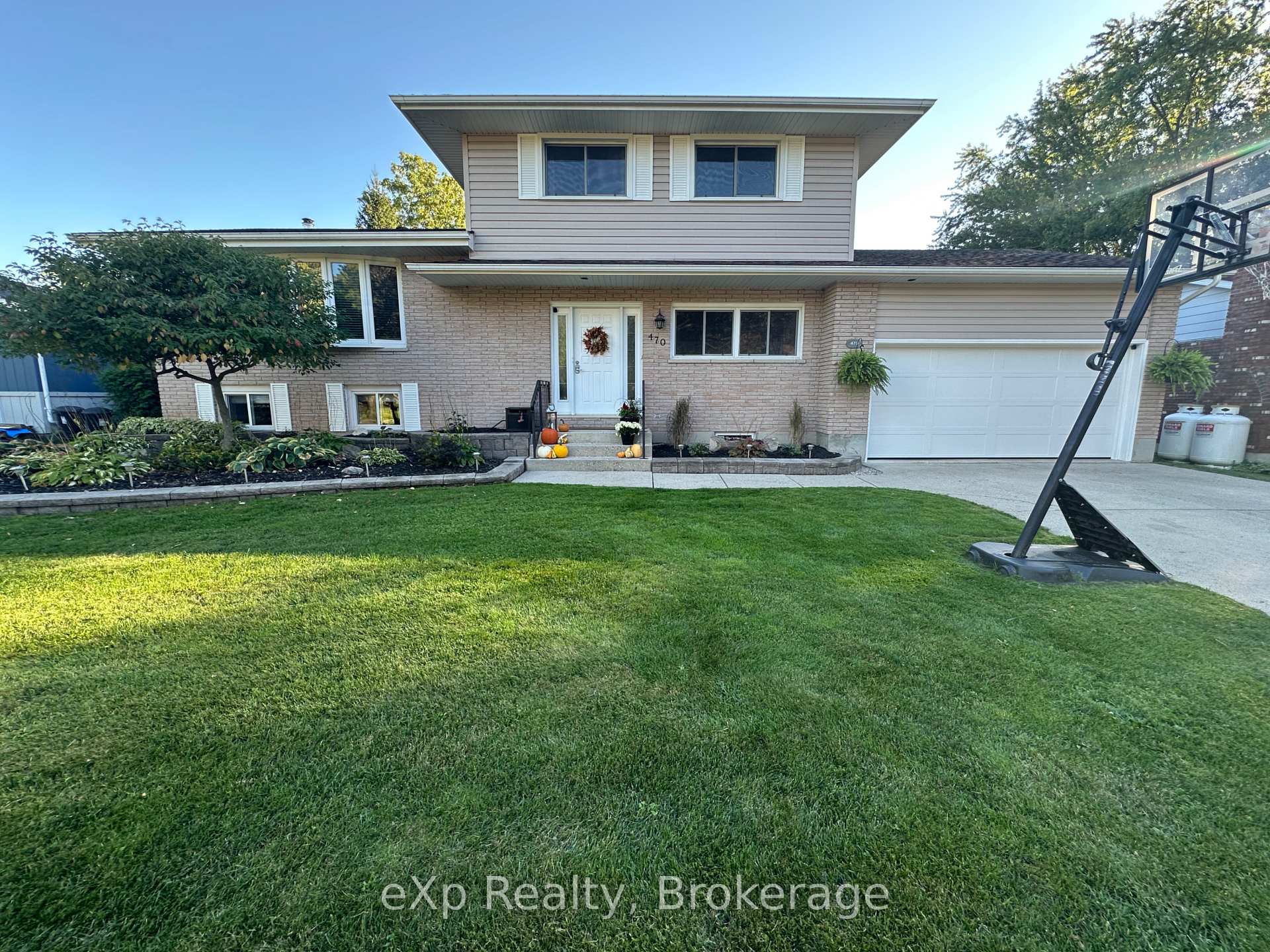 Photo 2 of 470 Williamsburg Street, Kincardine — HOMEH