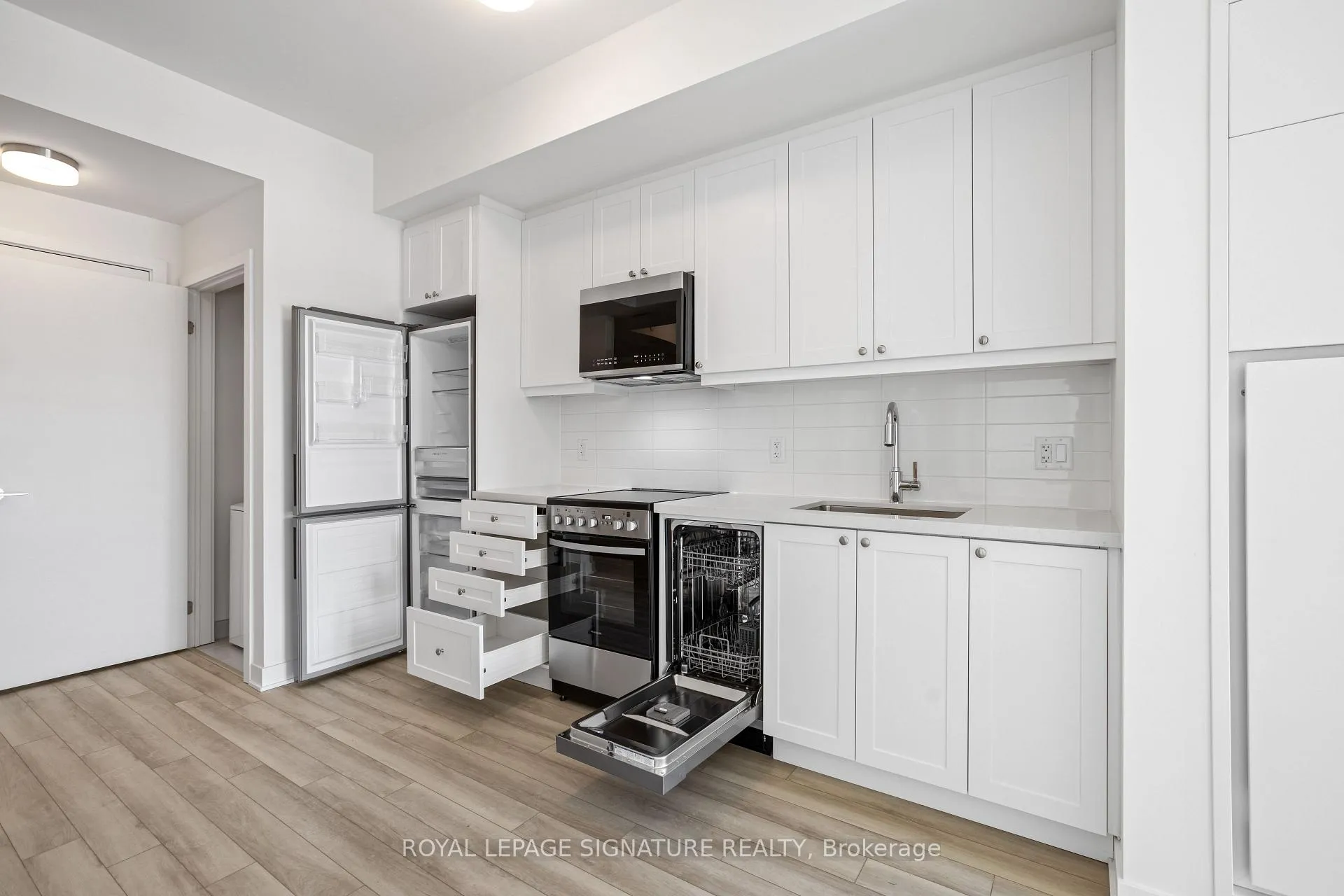Photo 5 of Unit 430, 51 Clarington Boulevard, Clarington, Bowmanville — HOMEH