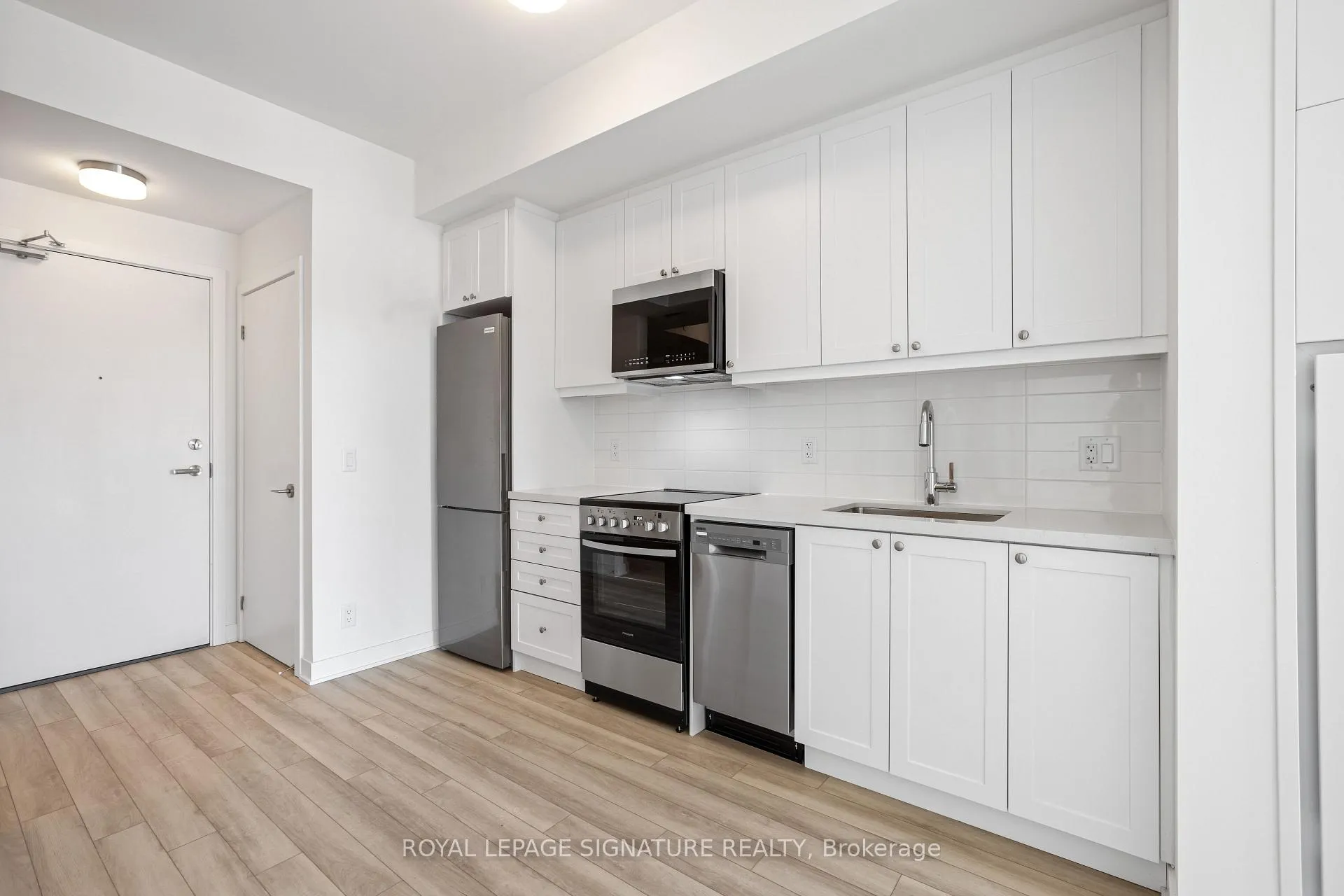 Photo 6 of Unit 430, 51 Clarington Boulevard, Clarington, Bowmanville — HOMEH