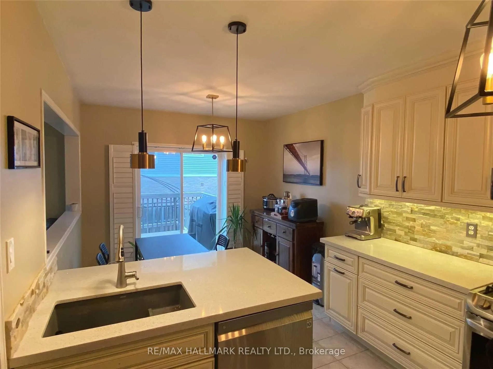 Photo 3 of 75 Puttingedge Drive, Whitby, Rolling Acres — HOMEH