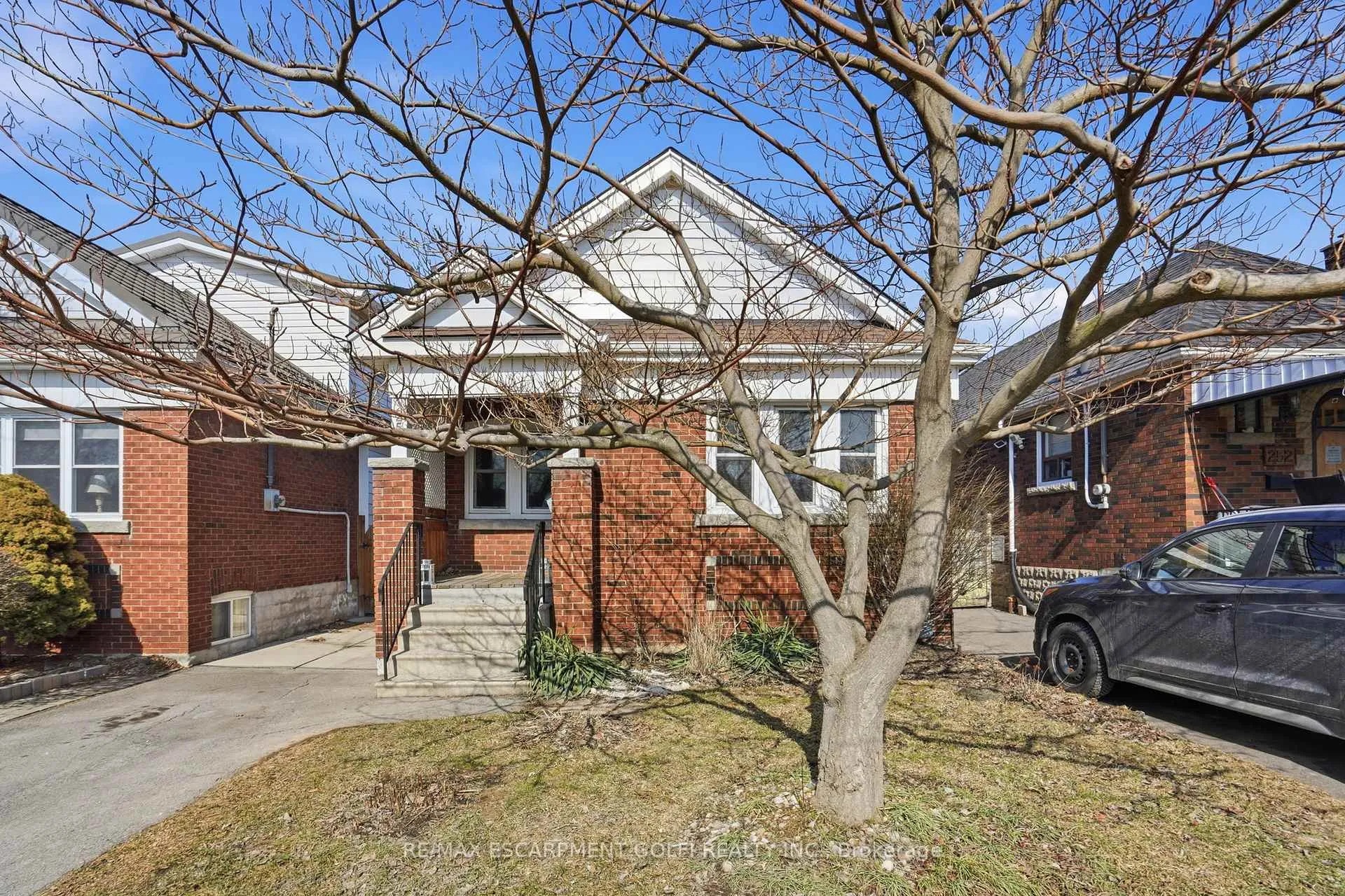 Photo 2 of 256 Stanley Avenue, Hamilton, Kirkendall — HOMEH