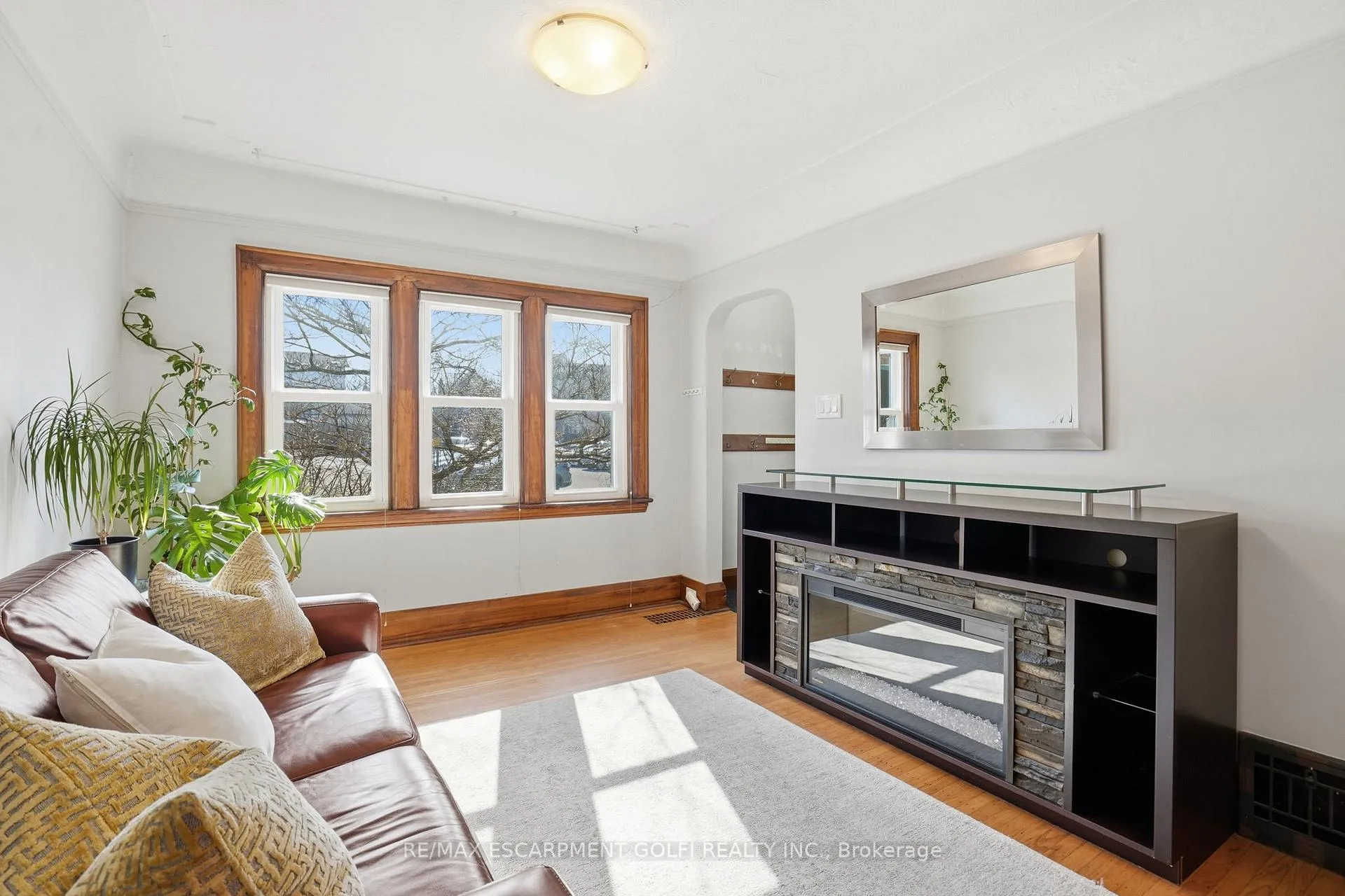 Photo 4 of 256 Stanley Avenue, Hamilton, Kirkendall — HOMEH