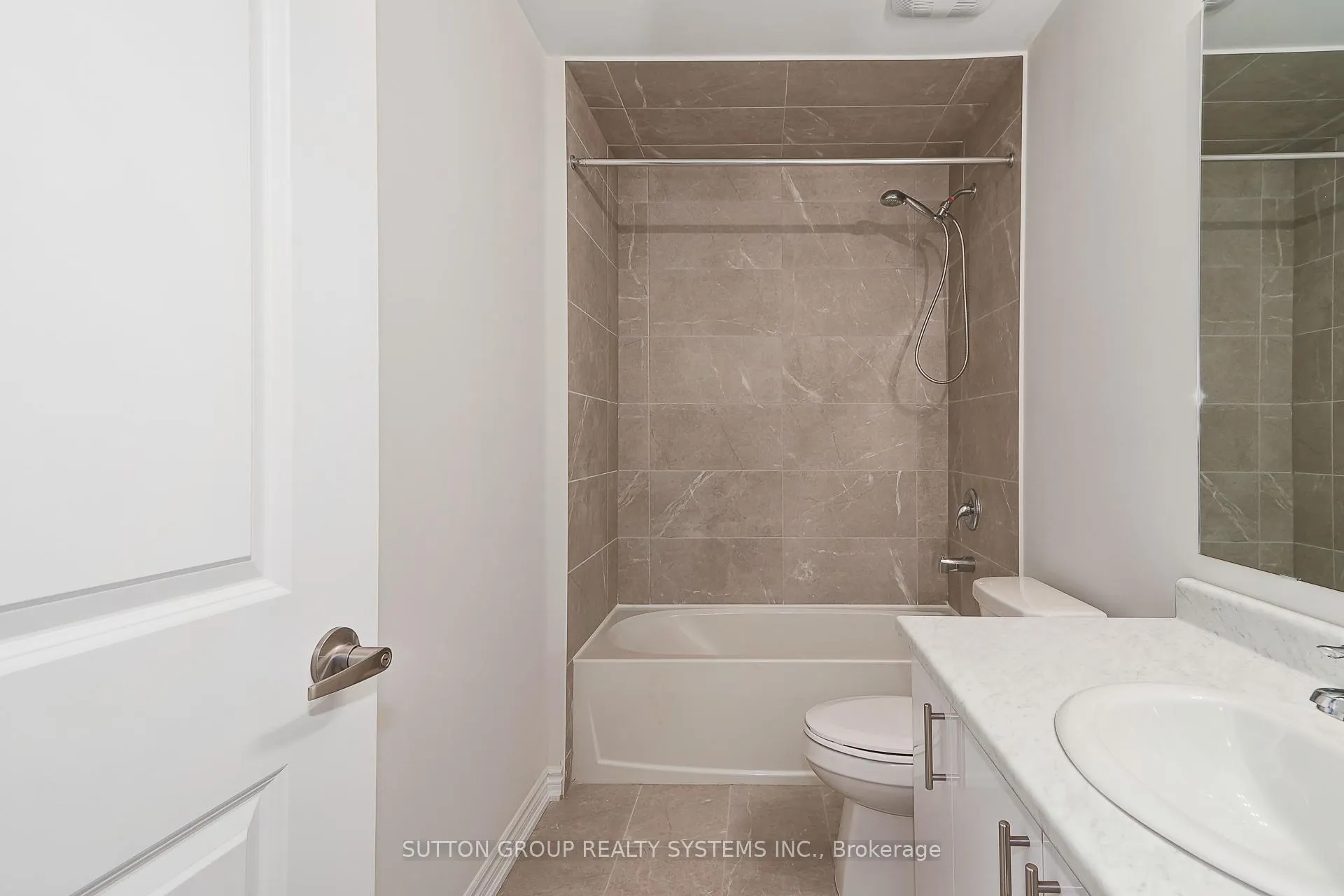 Photo 16 of 146 Roseanne Circle, Wasaga Beach — HOMEH