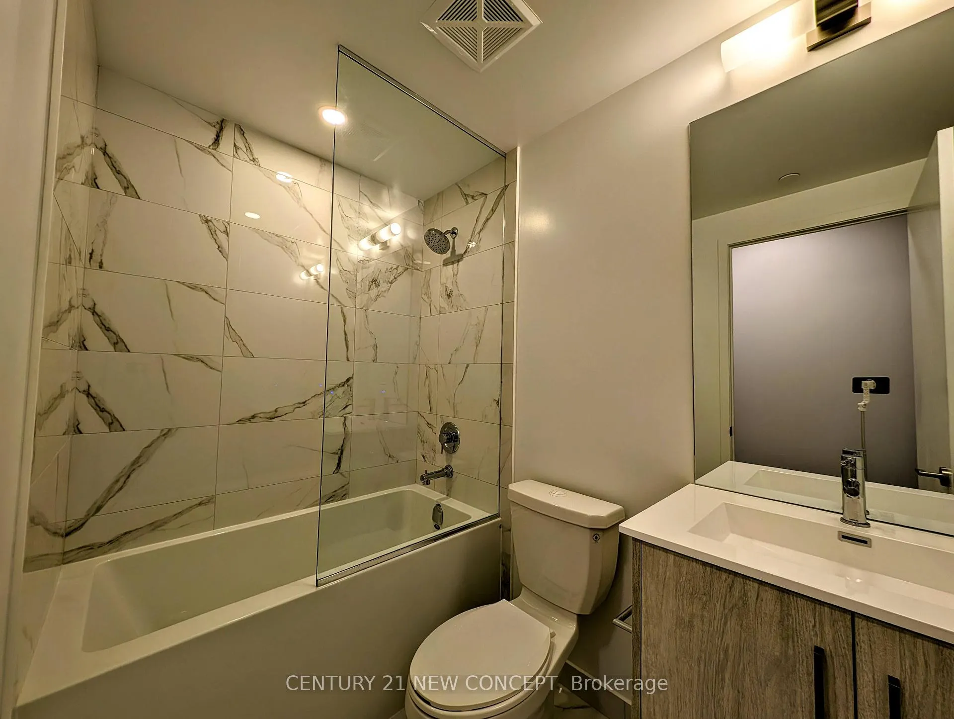 Photo 4 of Unit 1807, 180 Front Street E, Toronto, Moss Park — HOMEH
