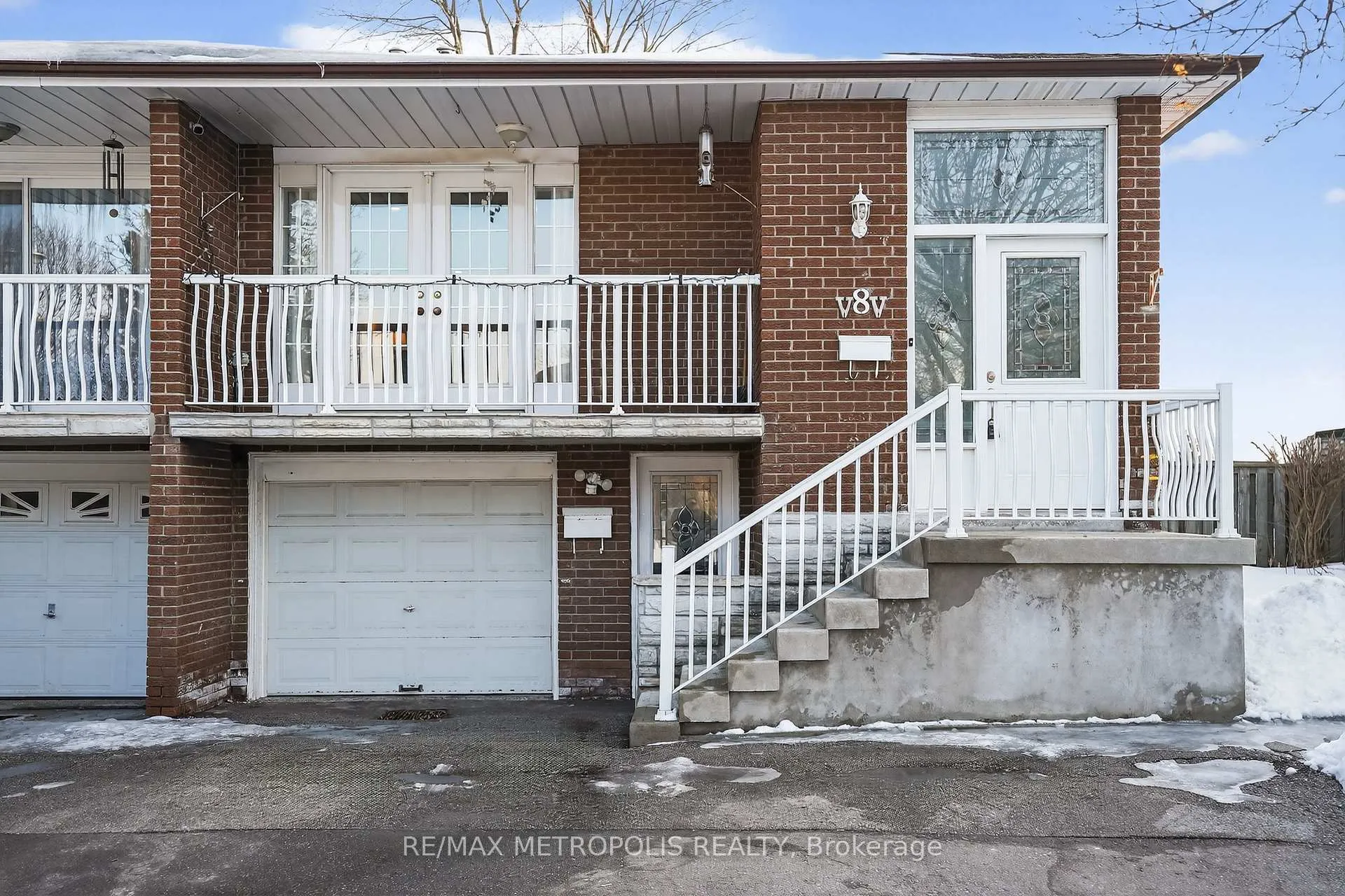 Photo 2 of 8 Roseville Drive, Brampton, Brampton South — HOMEH
