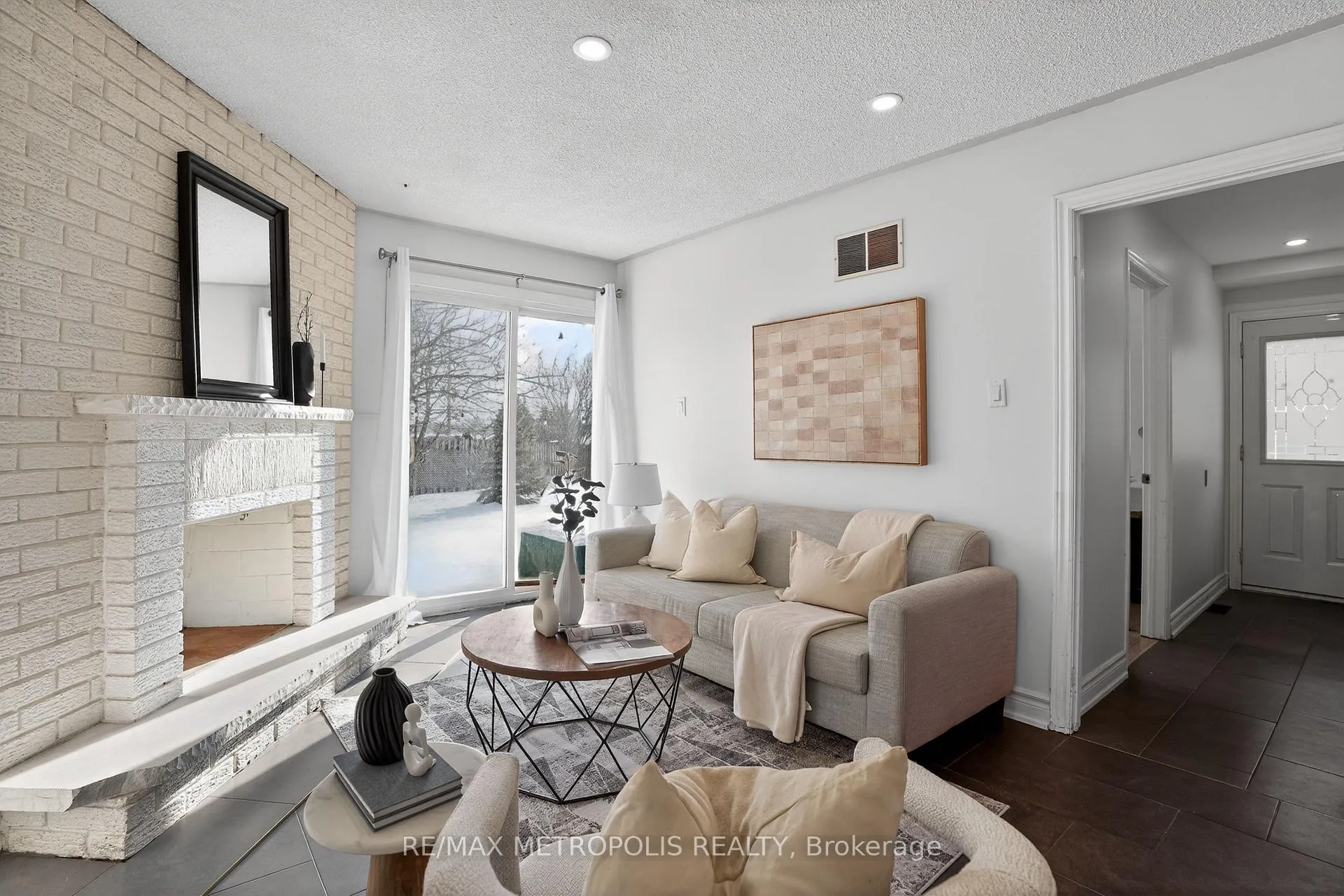 Photo 7 of 8 Roseville Drive, Brampton, Brampton South — HOMEH