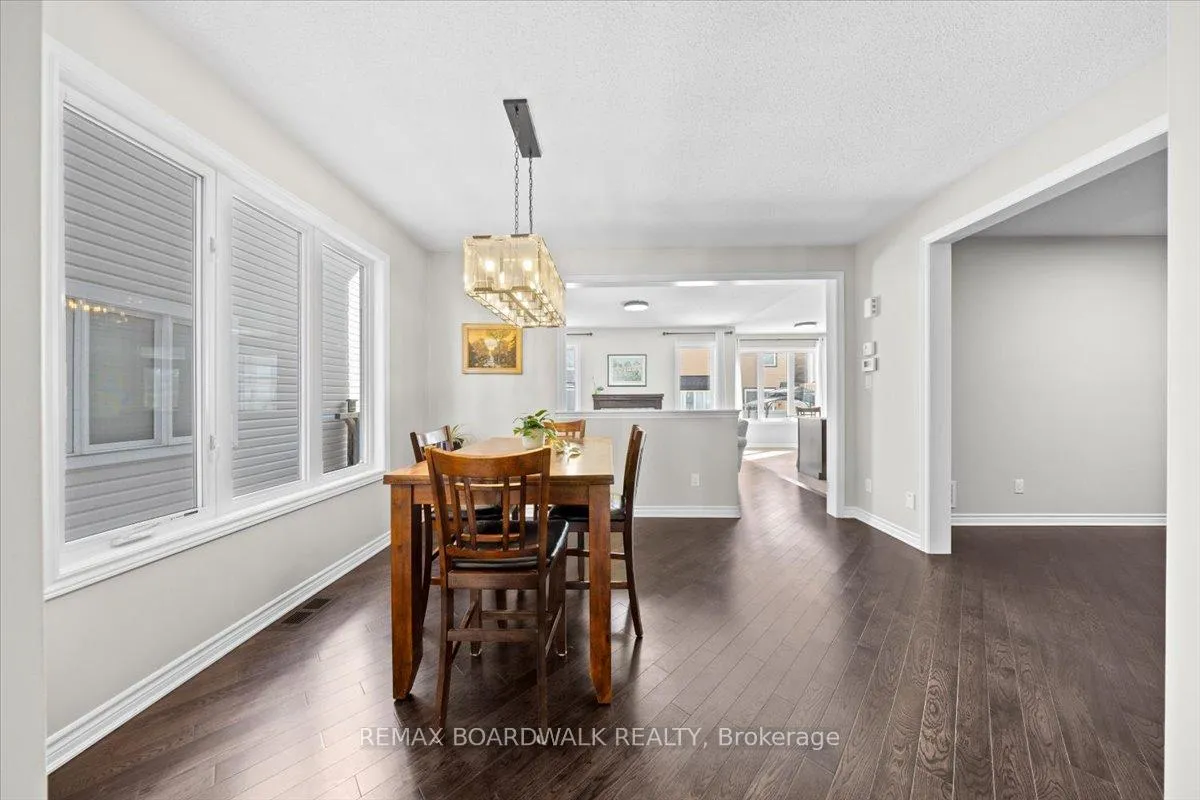 Photo 7 of 130 Pinelock Street, Ottawa, Kanata - Emerald Meadows/Trailwest — HOMEH