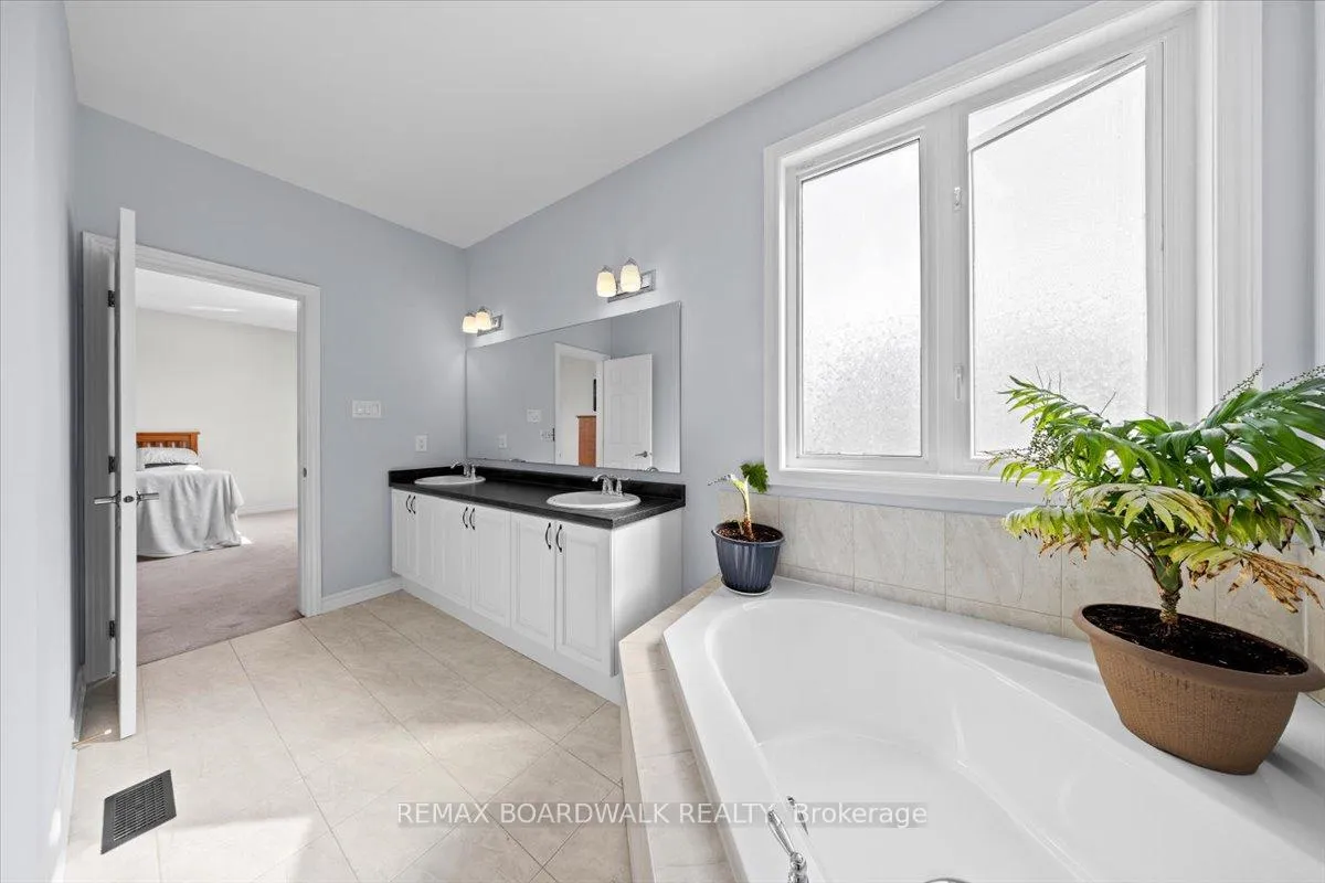 Photo 32 of 130 Pinelock Street, Ottawa, Kanata - Emerald Meadows/Trailwest — HOMEH