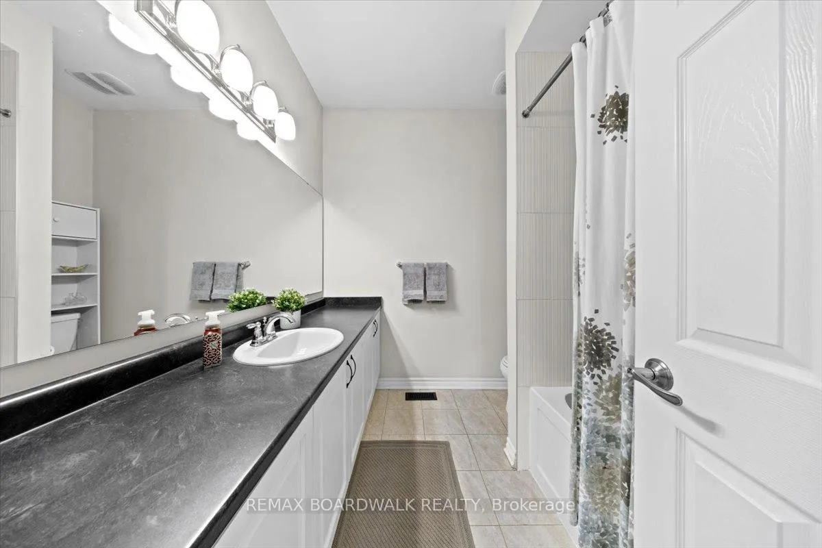 Photo 36 of 130 Pinelock Street, Ottawa, Kanata - Emerald Meadows/Trailwest — HOMEH