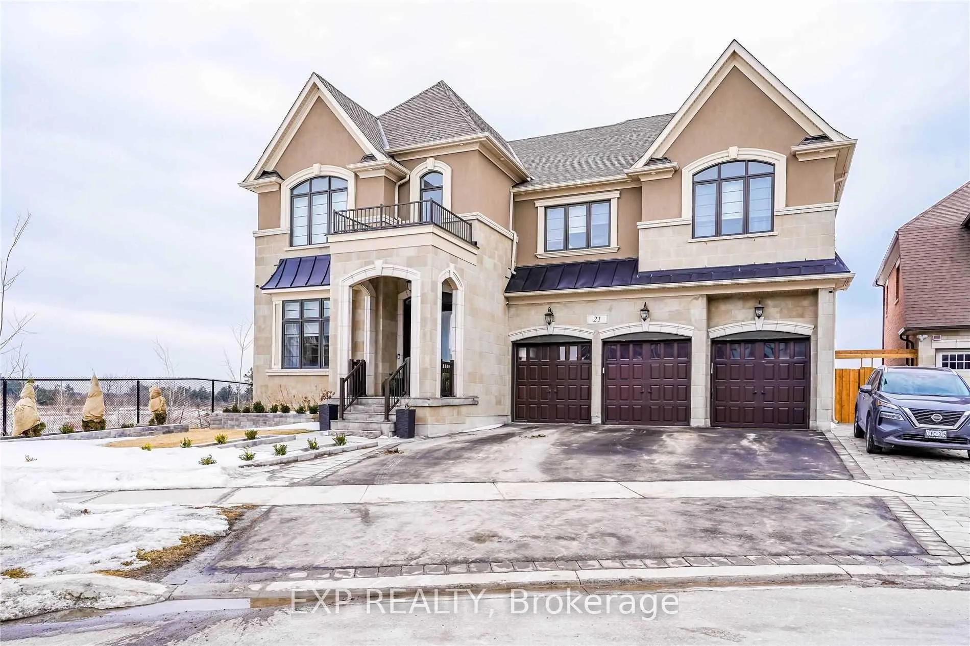 Photo 3 of 21 Lacrosse Trail, Vaughan, Kleinburg — HOMEH