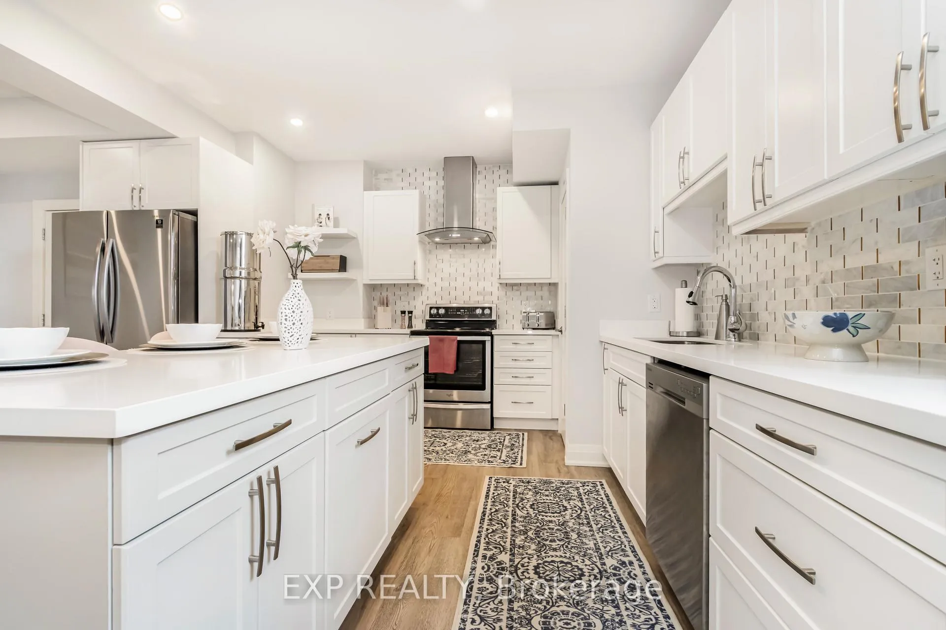 Photo 10 of 21 Lacrosse Trail, Vaughan, Kleinburg — HOMEH