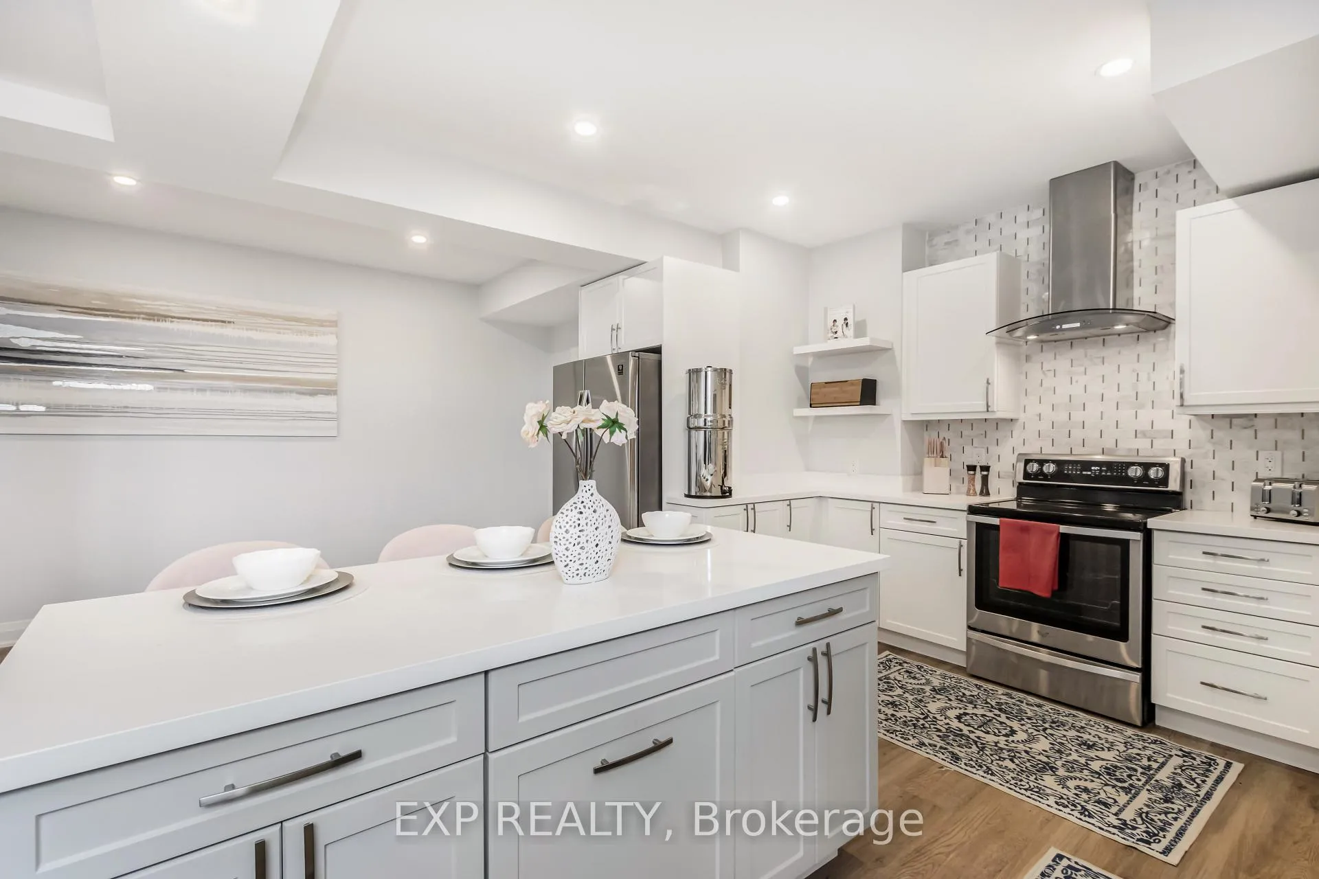 Photo 11 of 21 Lacrosse Trail, Vaughan, Kleinburg — HOMEH