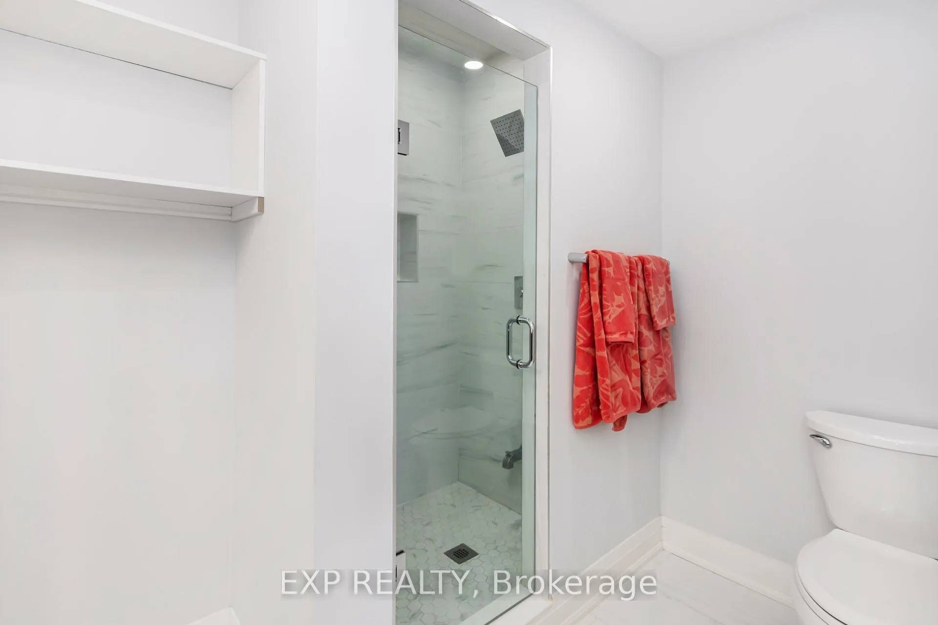 Photo 16 of 21 Lacrosse Trail, Vaughan, Kleinburg — HOMEH
