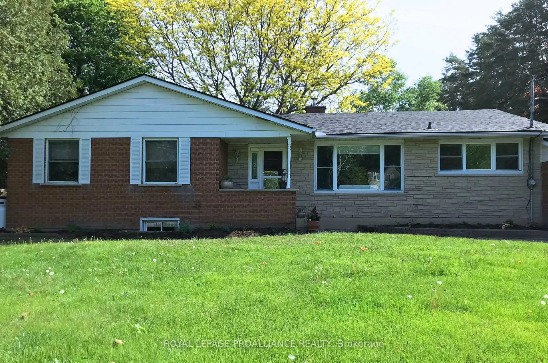 Photo 1 of 107 Fenwood Crescent, Belleville, Belleville Ward — HOMEH