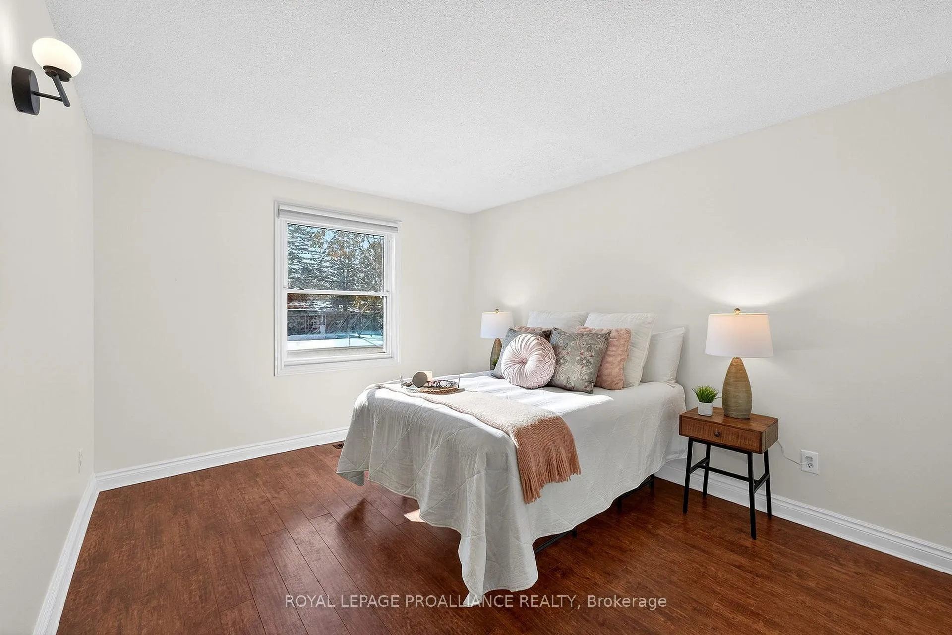 Photo 17 of 107 Fenwood Crescent, Belleville, Belleville Ward — HOMEH