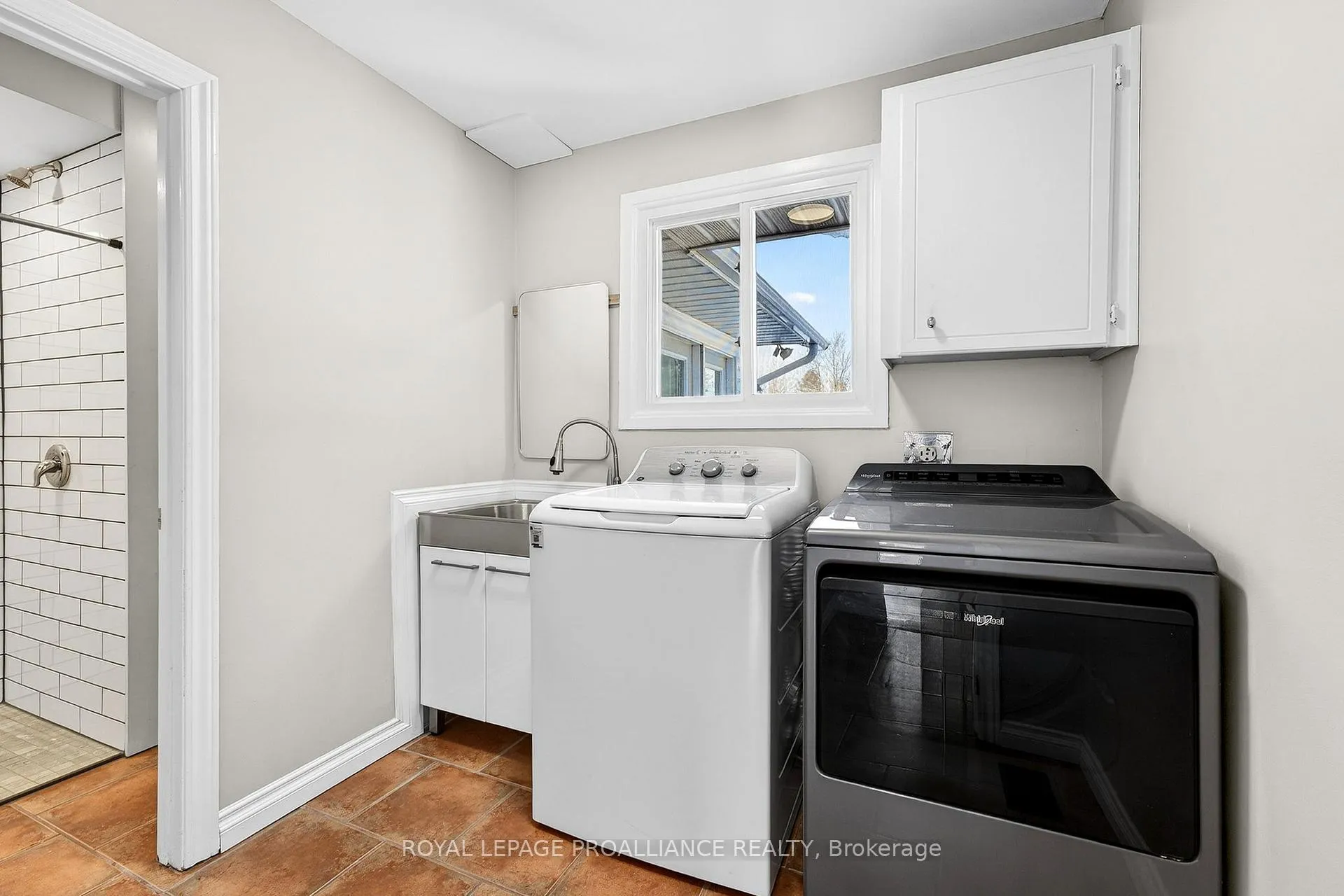 Photo 19 of 107 Fenwood Crescent, Belleville, Belleville Ward — HOMEH