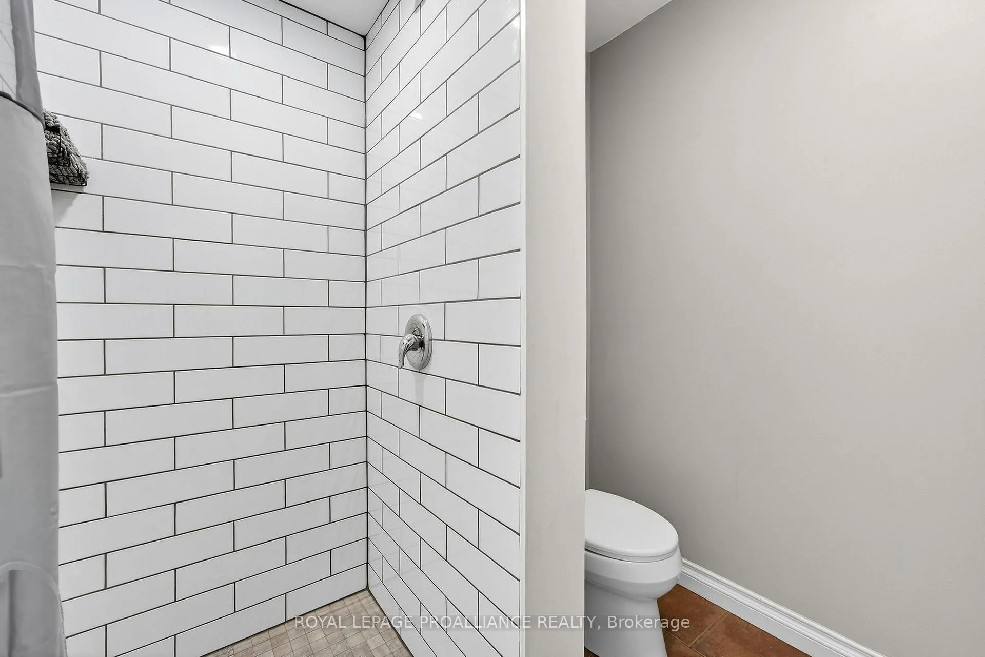 Photo 20 of 107 Fenwood Crescent, Belleville, Belleville Ward — HOMEH